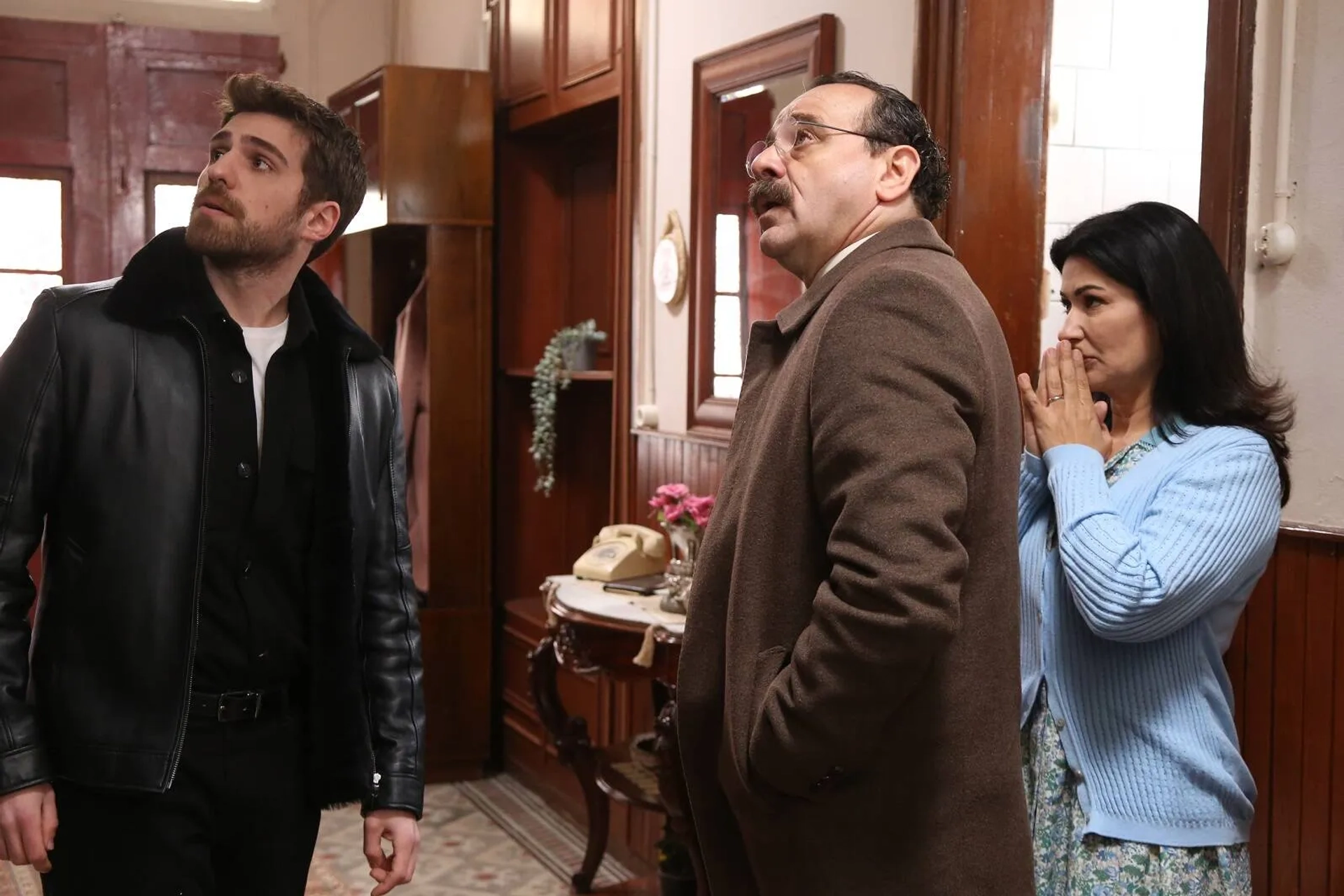 Iclal Aydin, Reha Özcan, and Berker Güven in Three Sisters (2022)