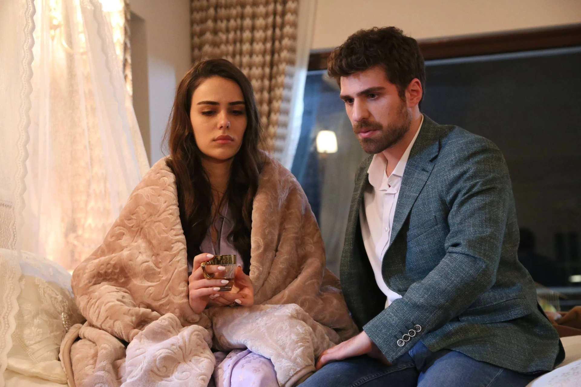 Berker Güven and Özgü Kaya in Three Sisters (2022)