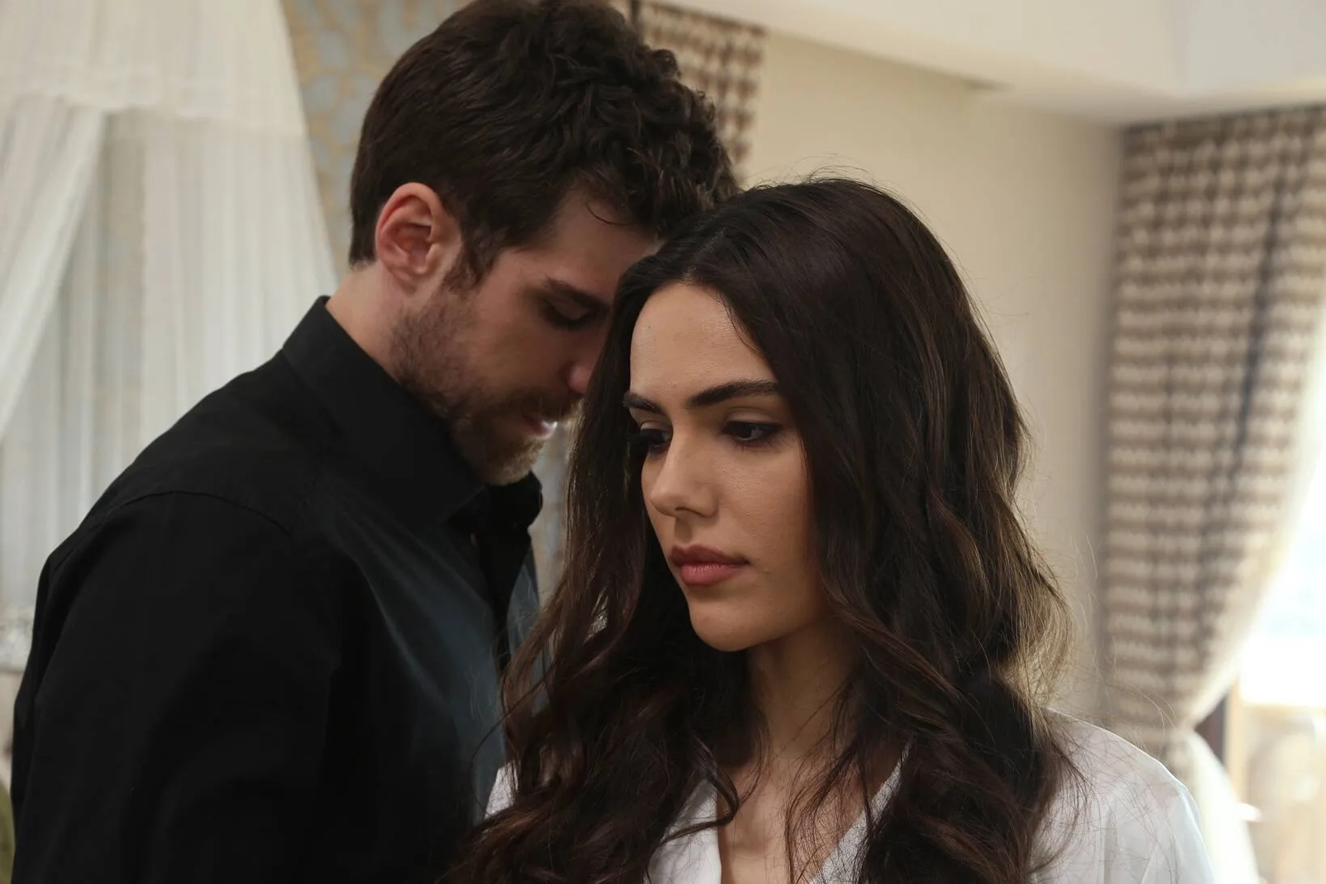 Berker Güven and Özgü Kaya in Three Sisters (2022)