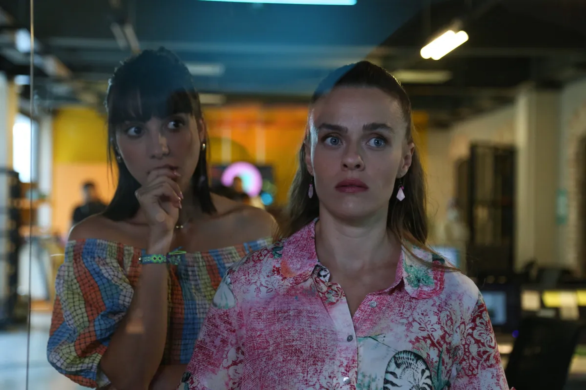 Irem Yüksel and Tugba Çom in Twist of Fate (2021)