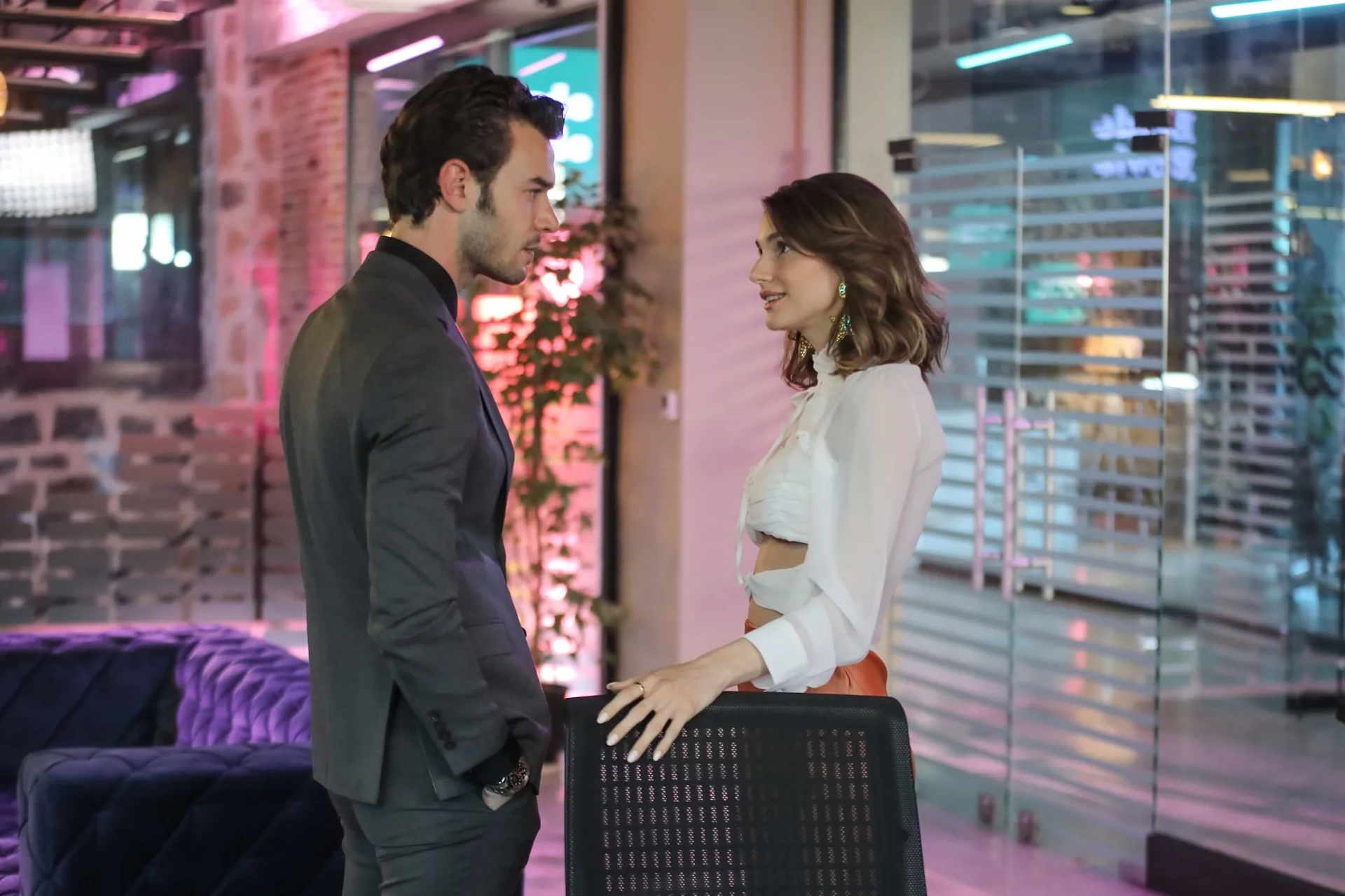 Asli Sümen and Aytaç Sasmaz in Twist of Fate (2021)