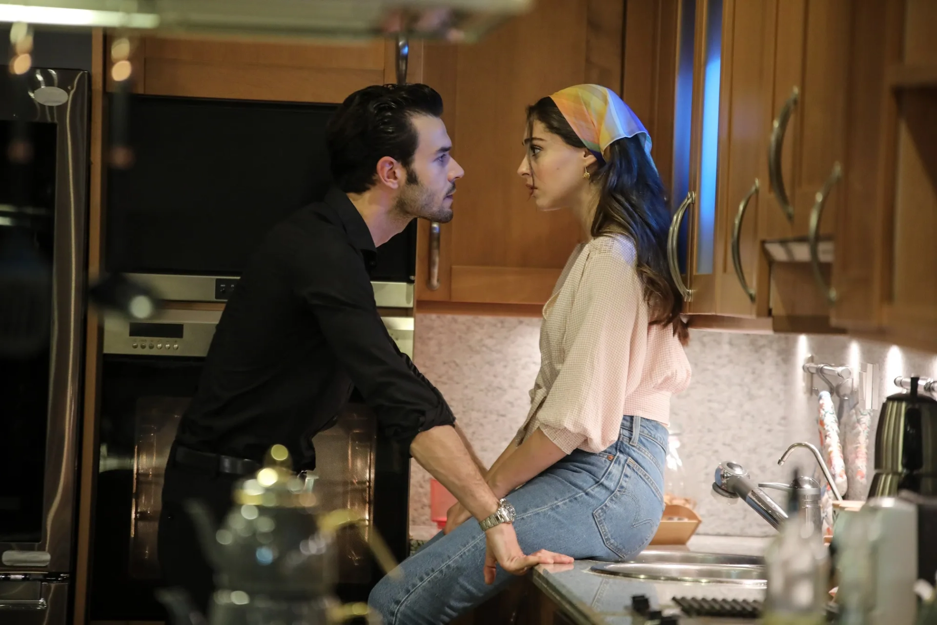 Cemre Baysel and Aytaç Sasmaz in Twist of Fate (2021)