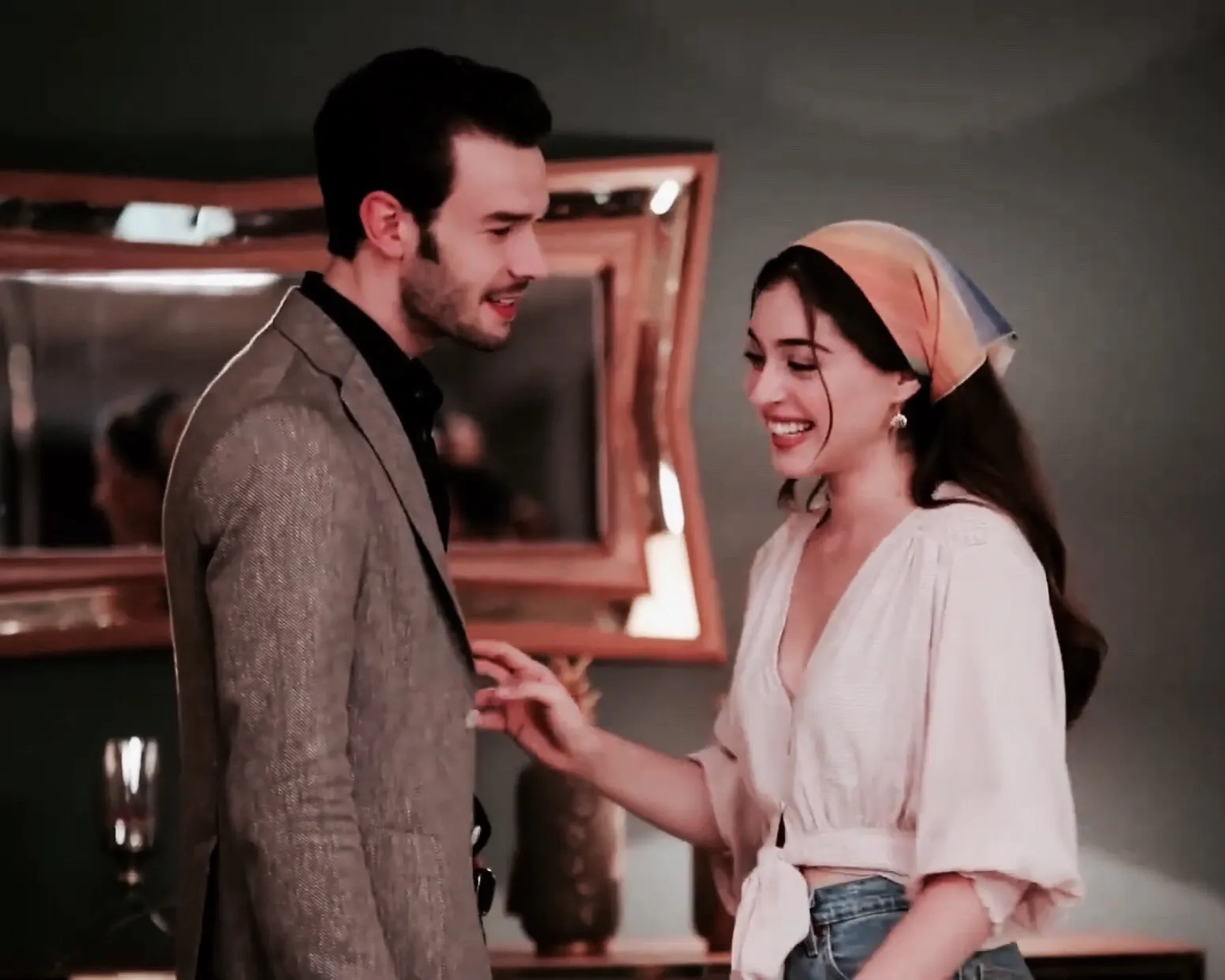 Cemre Baysel and Aytaç Sasmaz in Twist of Fate (2021)