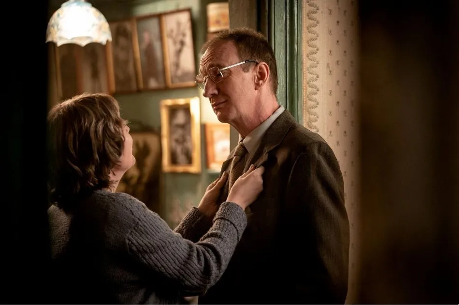 David Thewlis and Olivia Colman in Landscapers (2021)