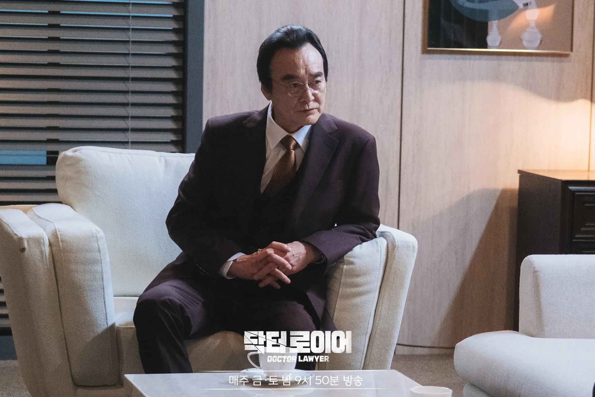 Lee Kyung-young in Doctor Lawyer (2022)