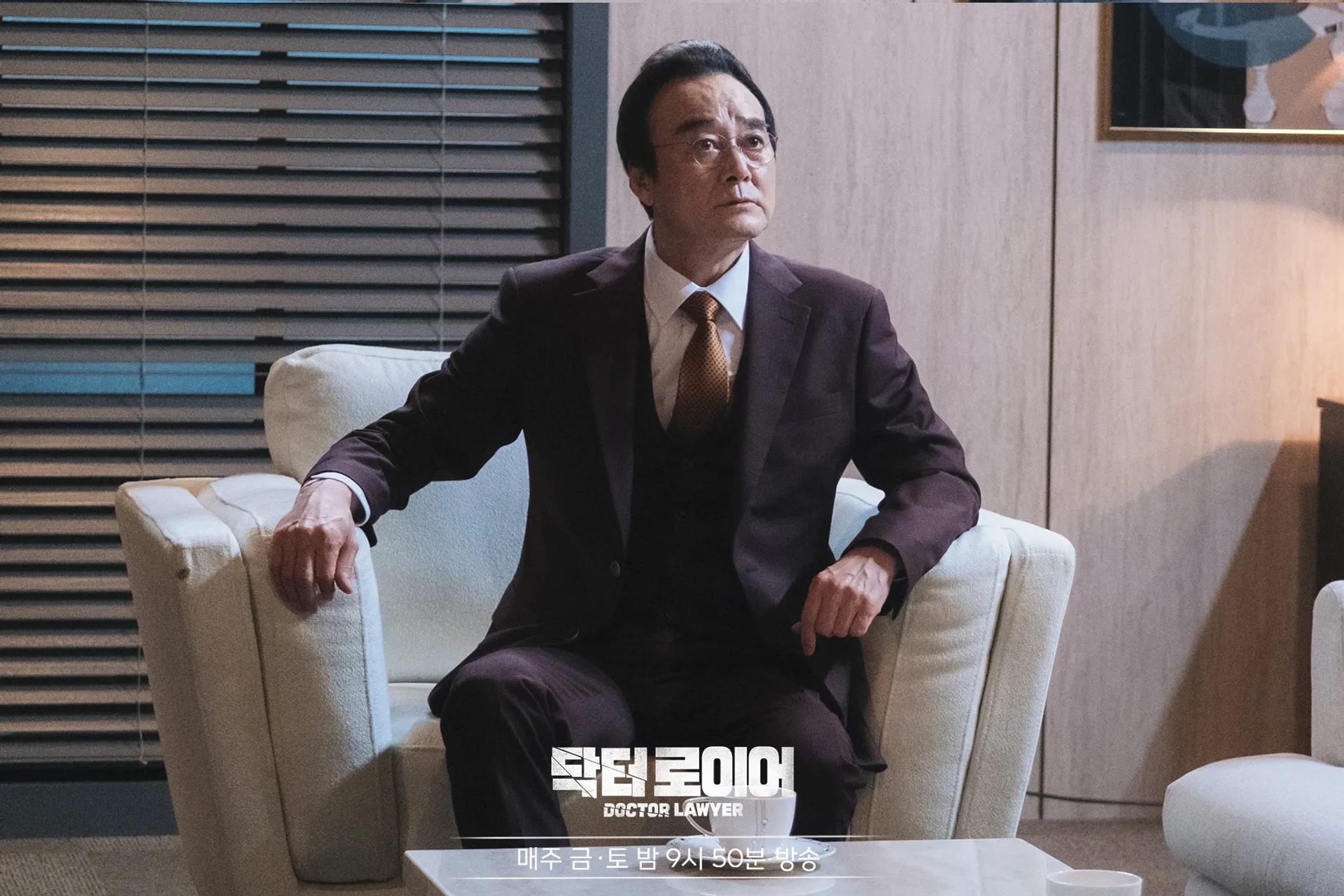 Lee Kyung-young in Doctor Lawyer (2022)