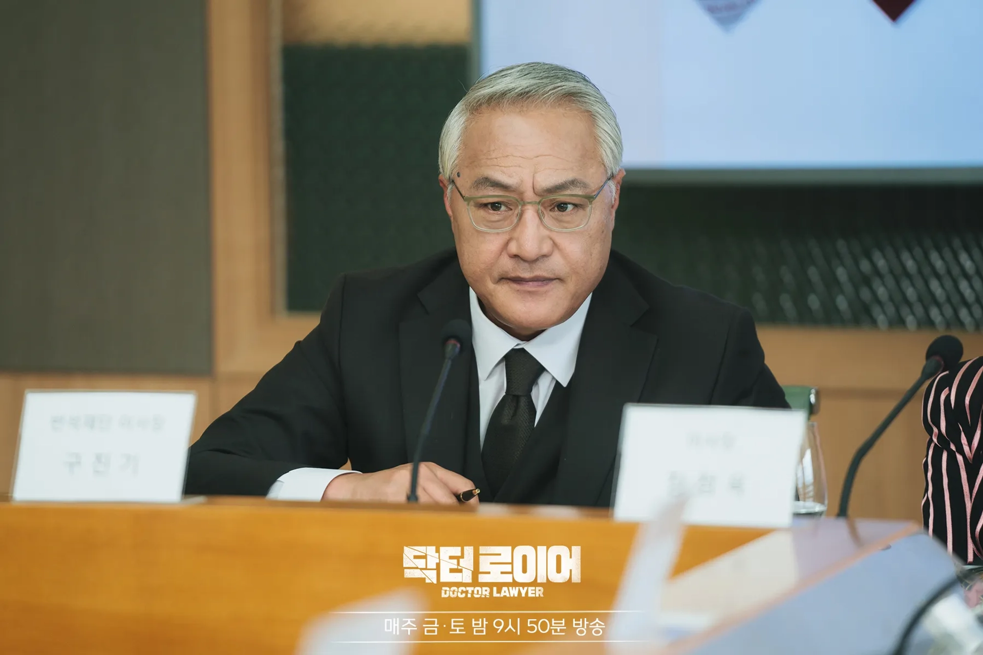 Lee Kyung-young in Doctor Lawyer (2022)