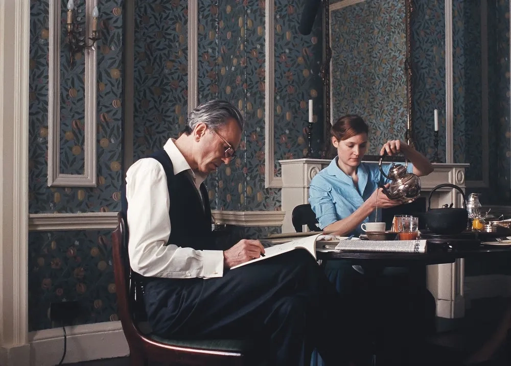 Daniel Day-Lewis and Vicky Krieps in Phantom Thread (2017)