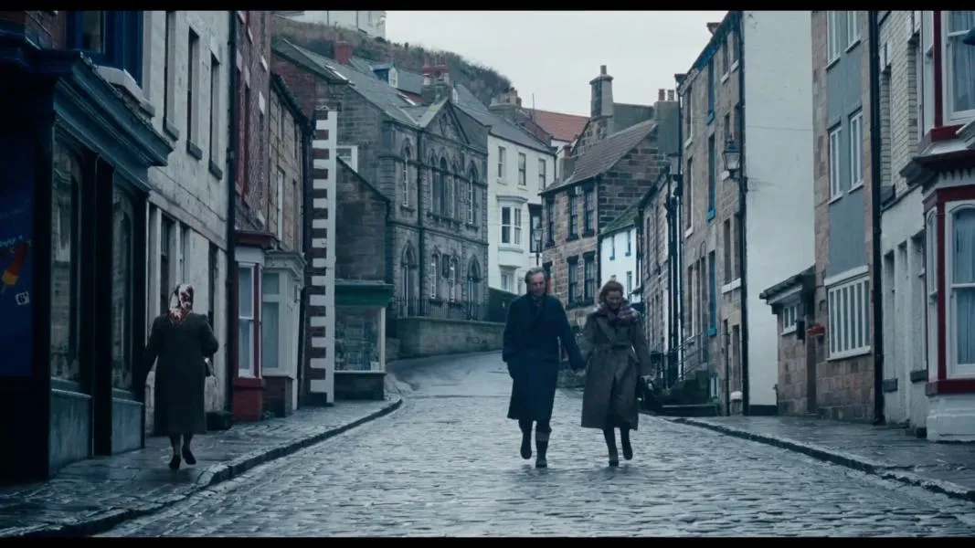 Daniel Day-Lewis and Vicky Krieps in Phantom Thread (2017)