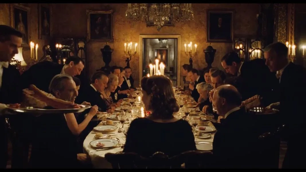 Daniel Day-Lewis, Gina McKee, Brian Gleeson, Vicky Krieps, and Michael Gabbitas in Phantom Thread (2017)