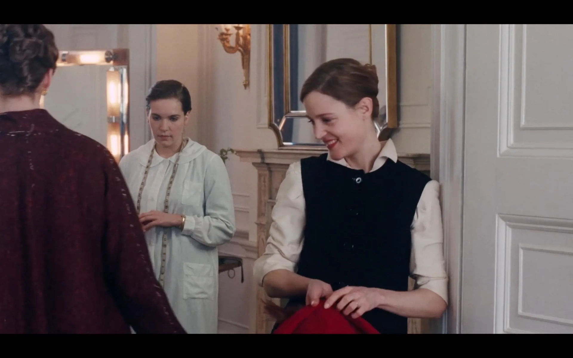 Vicky Krieps and Sarah Lamesch in Phantom Thread (2017)