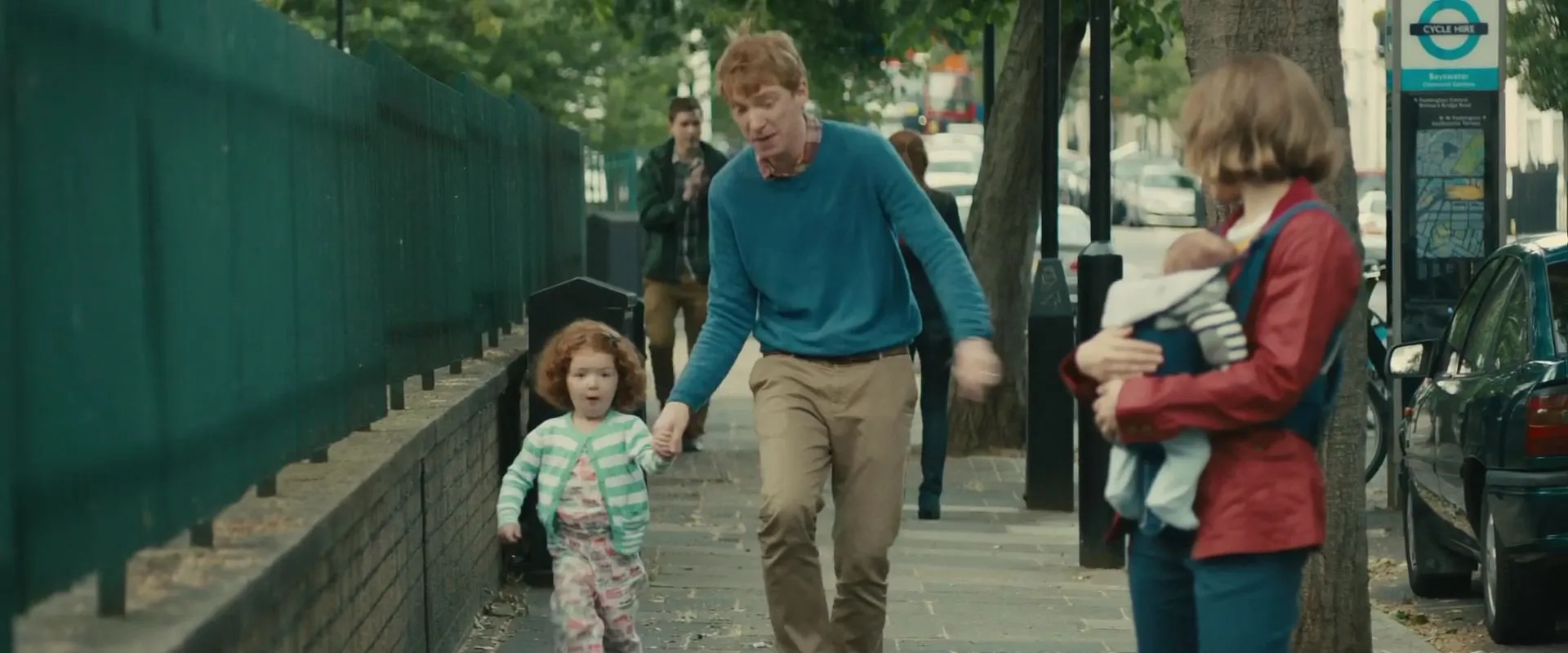 Rachel McAdams, Domhnall Gleeson, Veronica Owings, and Jago Freud in About Time (2013)