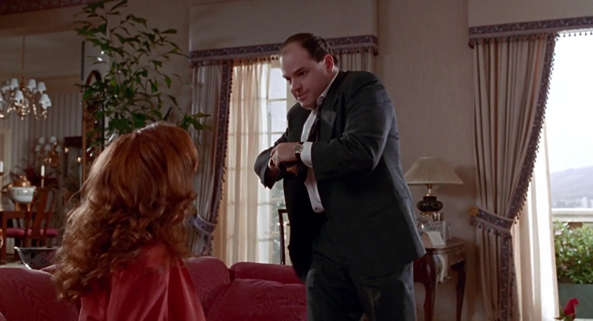 Julia Roberts and Jason Alexander in Pretty Woman (1990)