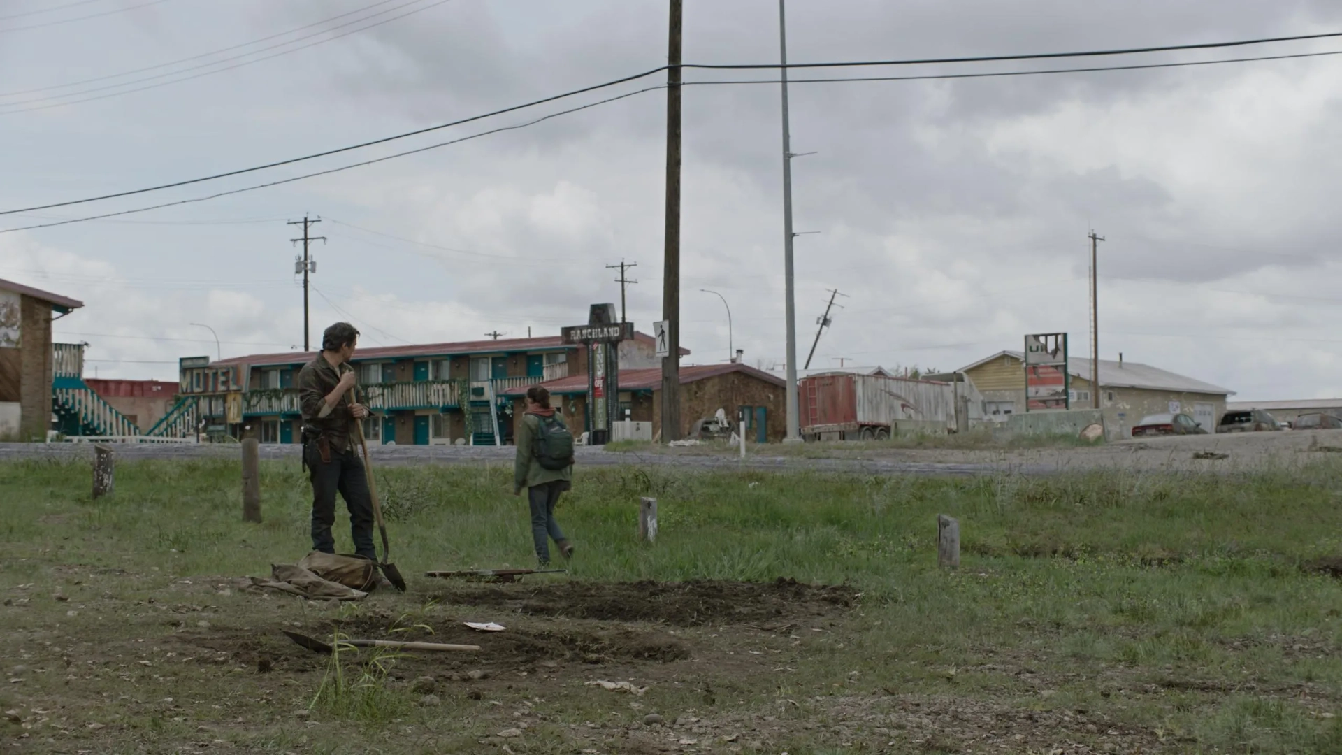 Pedro Pascal and Bella Ramsey in The Last of Us: Endure and Survive (2023)