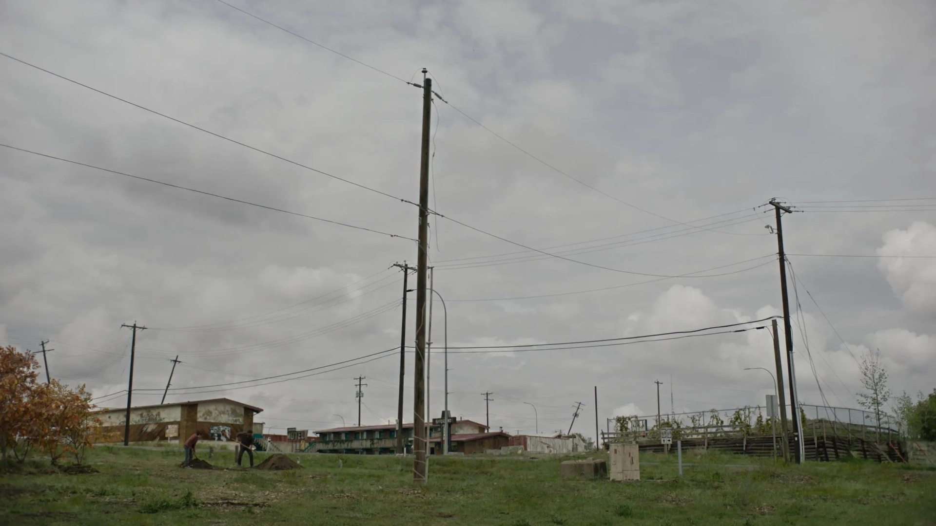 Pedro Pascal and Bella Ramsey in The Last of Us: Endure and Survive (2023)