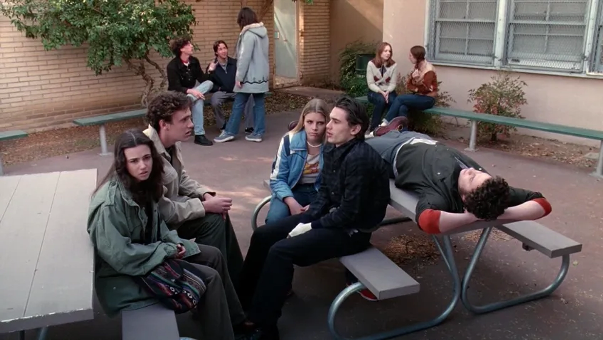 Linda Cardellini, Busy Philipps, James Franco, Seth Rogen, and Jason Segel in Freaks and Geeks (1999)