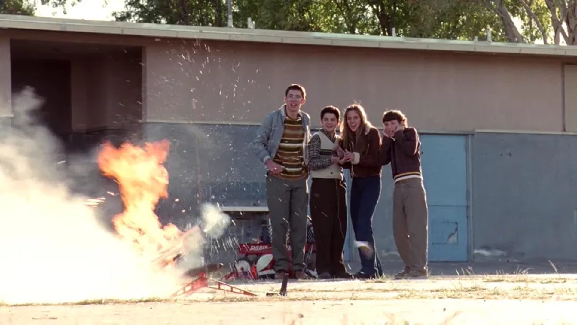 John Francis Daley, Kayla Ewell, Samm Levine, and Martin Starr in Freaks and Geeks (1999)