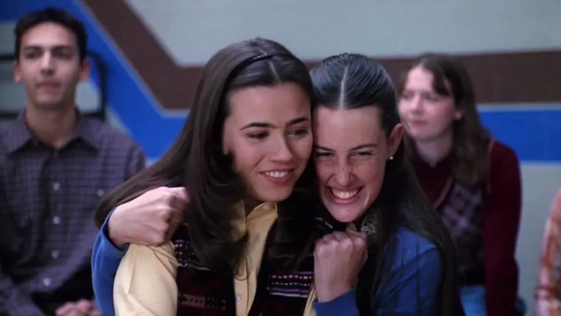 Linda Cardellini and Sarah Hagan in Freaks and Geeks (1999)