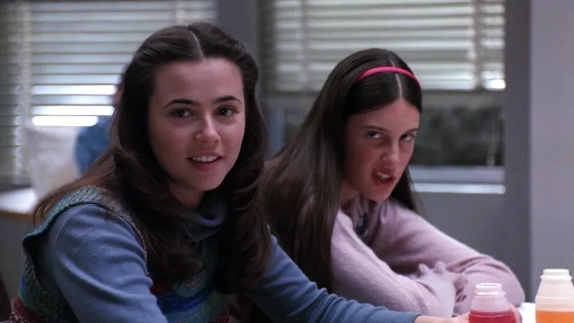 Linda Cardellini and Sarah Hagan in Freaks and Geeks (1999)