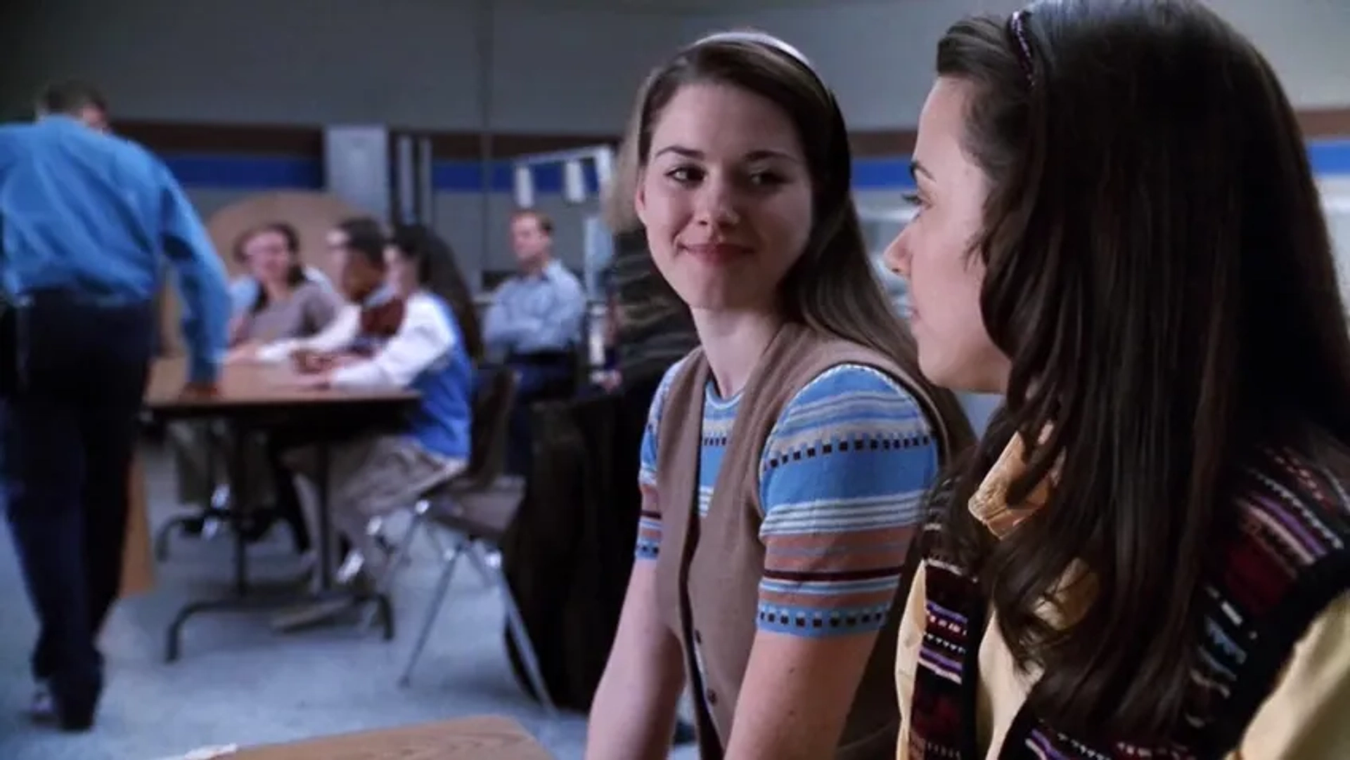 Linda Cardellini and Alexandra Breckenridge in Freaks and Geeks (1999)