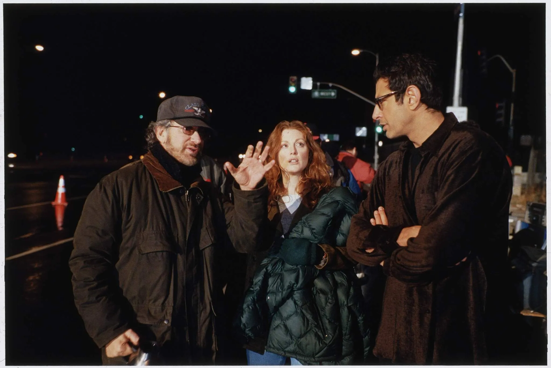 Jeff Goldblum, Julianne Moore, and Steven Spielberg in The Lost World: Jurassic Park (1997)