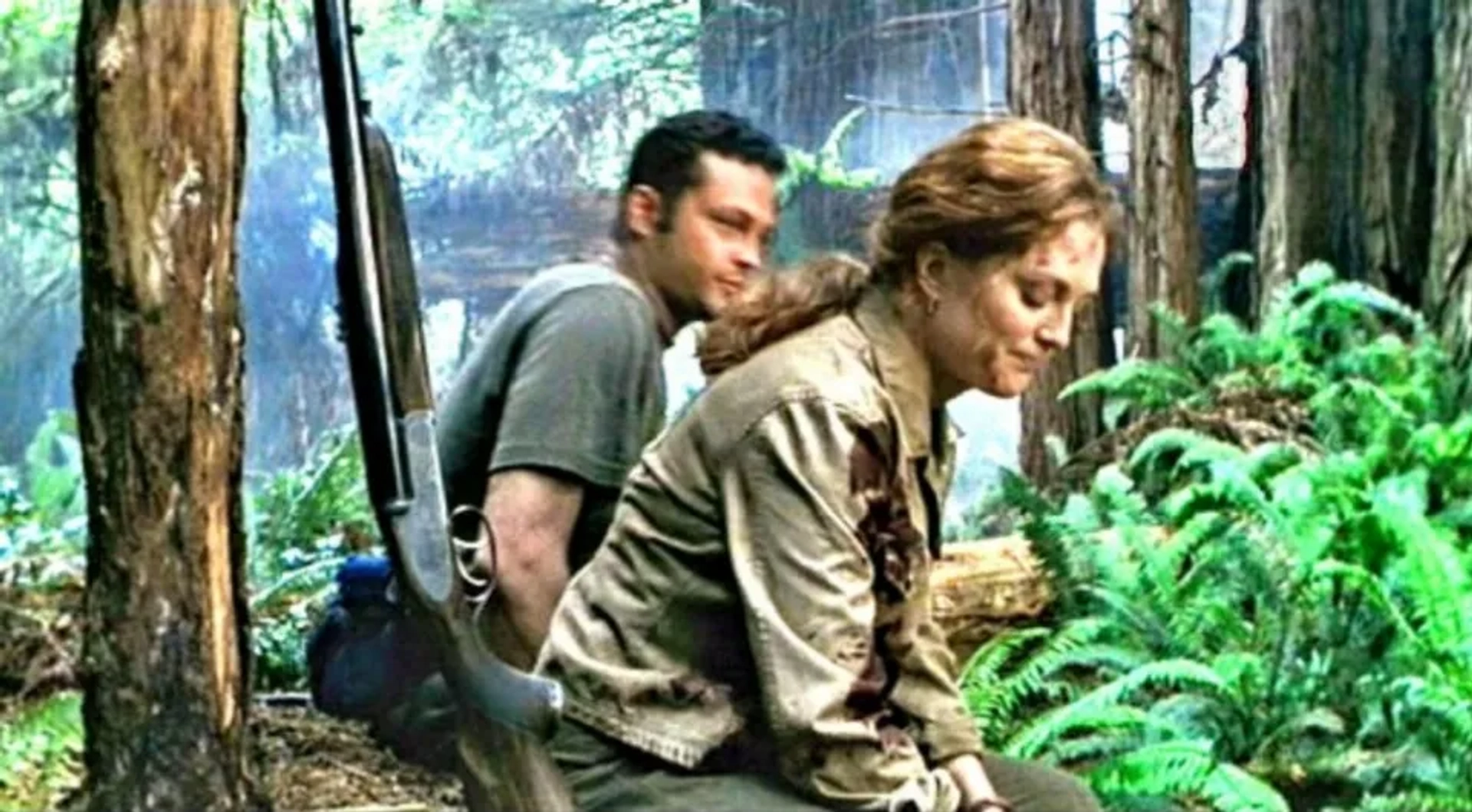 Julianne Moore and Vince Vaughn in The Lost World: Jurassic Park (1997)