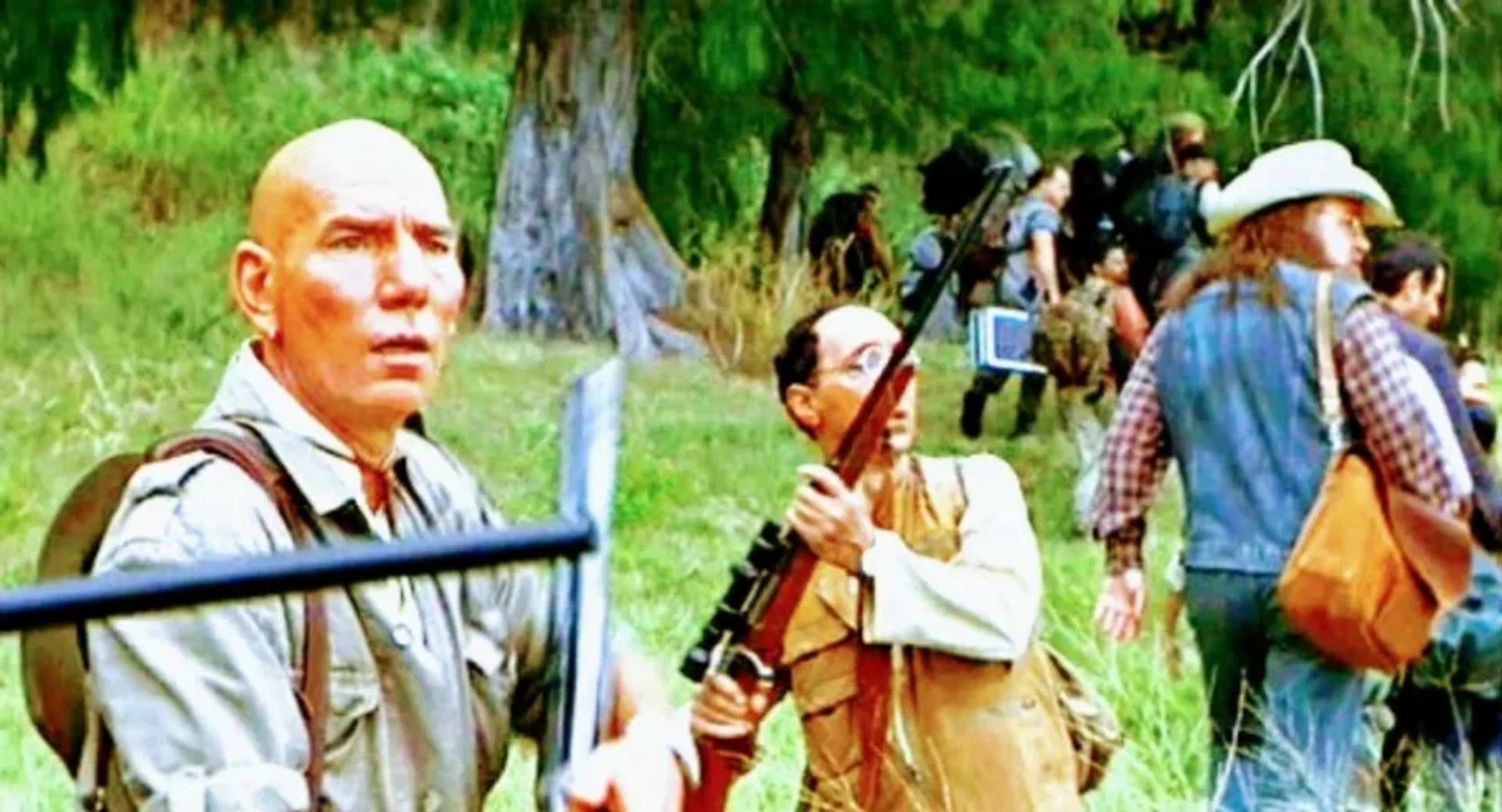 Pete Postlethwaite, Thomas F. Duffy, and Harvey Jason in The Lost World: Jurassic Park (1997)