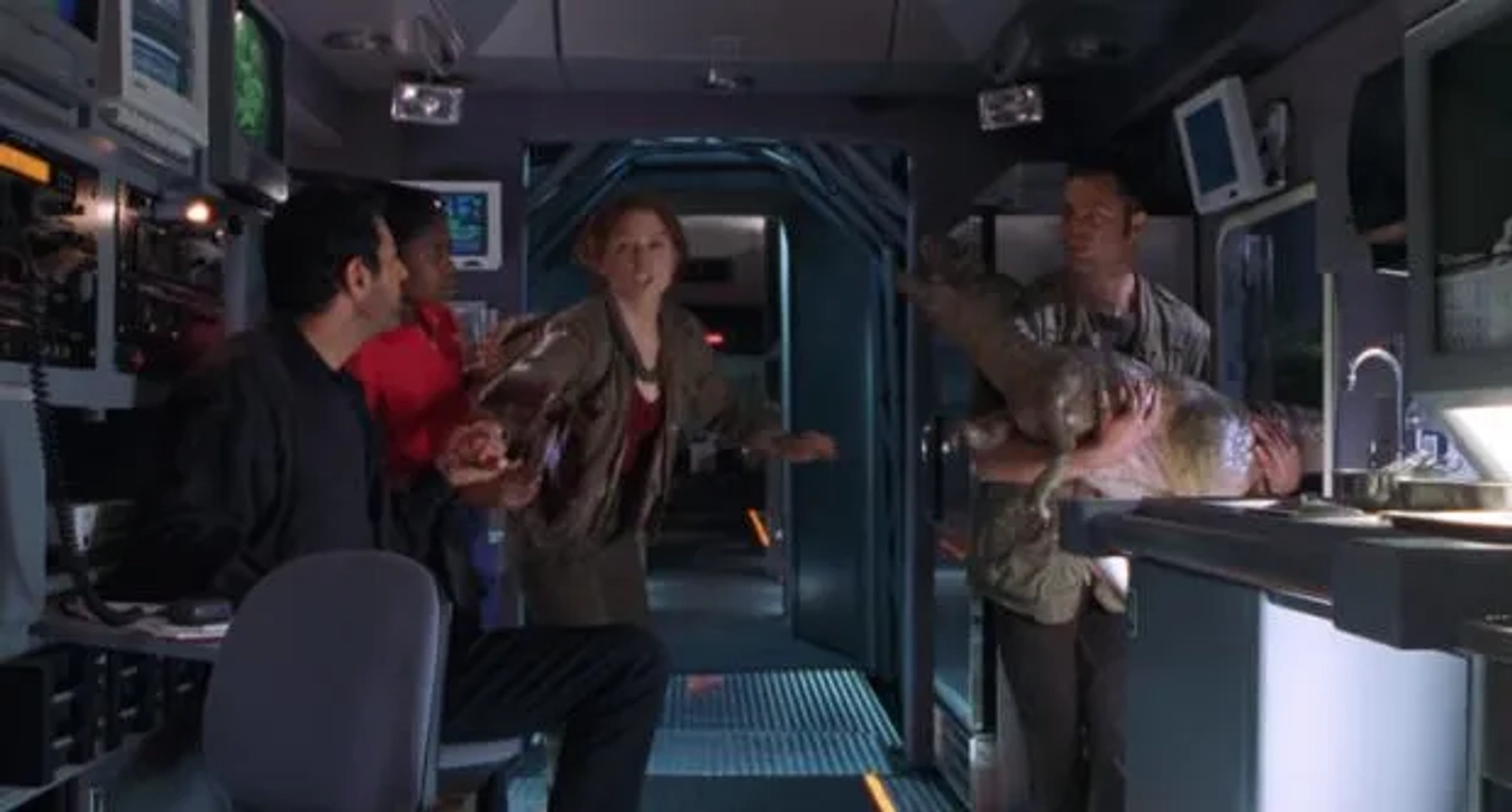 Jeff Goldblum, Julianne Moore, Vince Vaughn, and Vanessa Chester in The Lost World: Jurassic Park (1997)