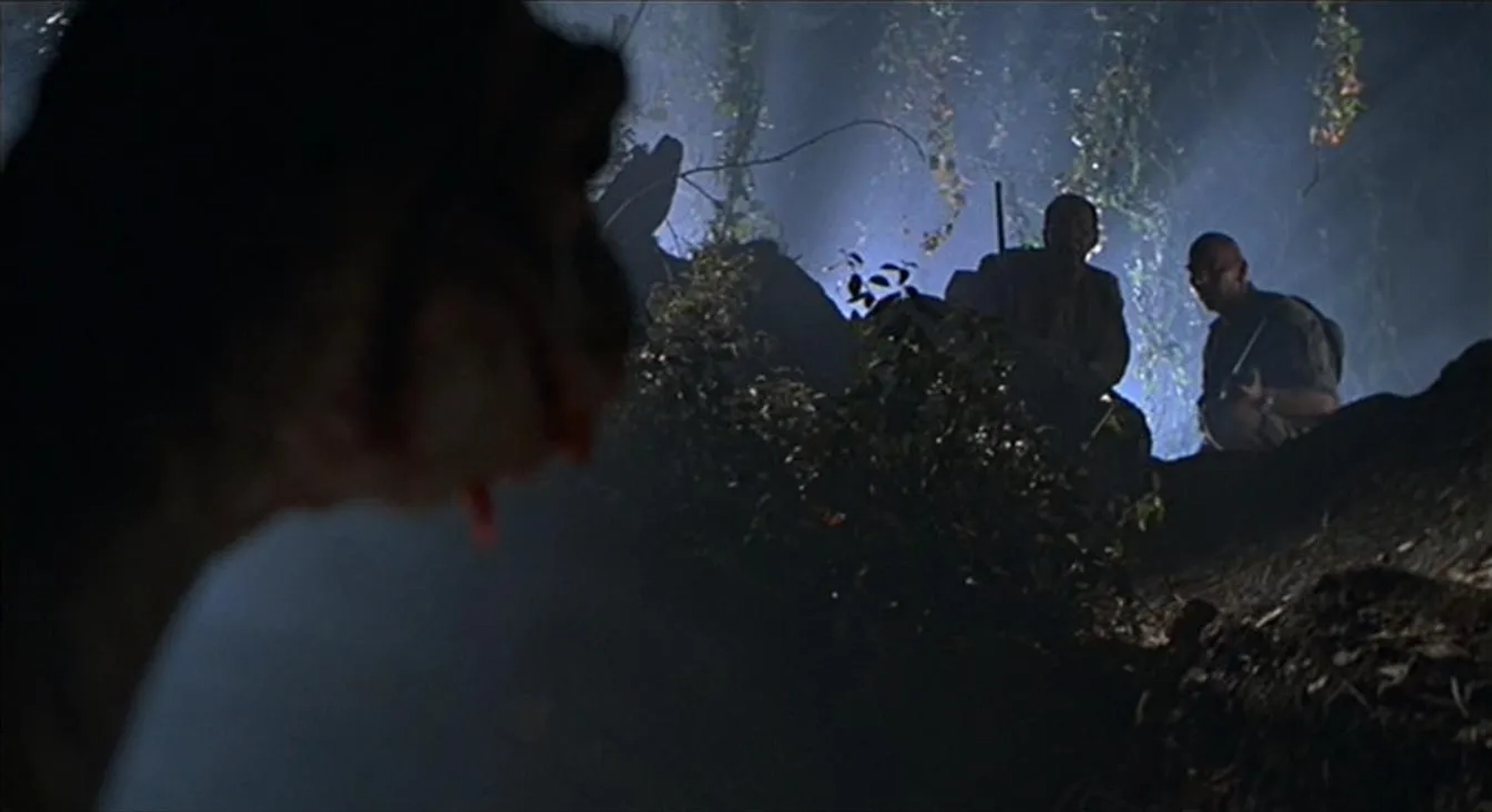 Pete Postlethwaite and Harvey Jason in The Lost World: Jurassic Park (1997)