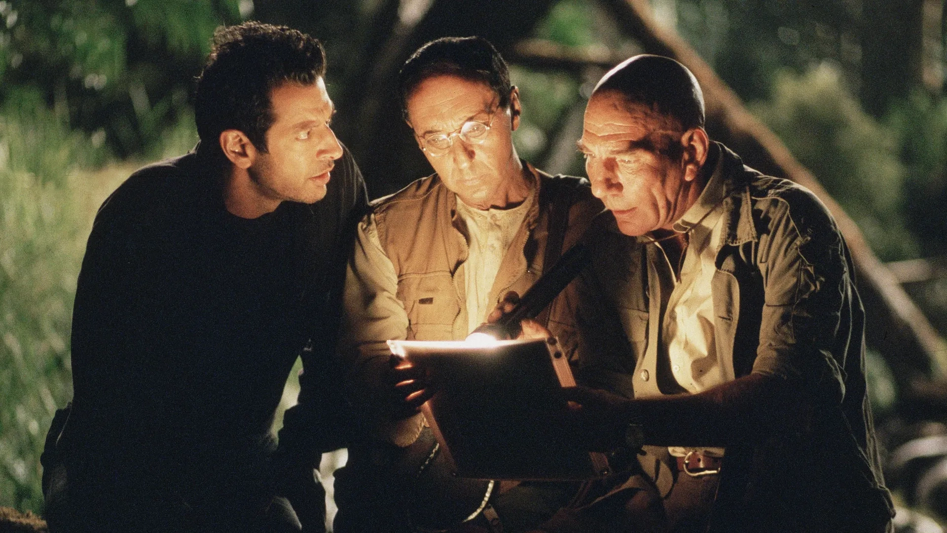 Jeff Goldblum, Pete Postlethwaite, and Harvey Jason in The Lost World: Jurassic Park (1997)