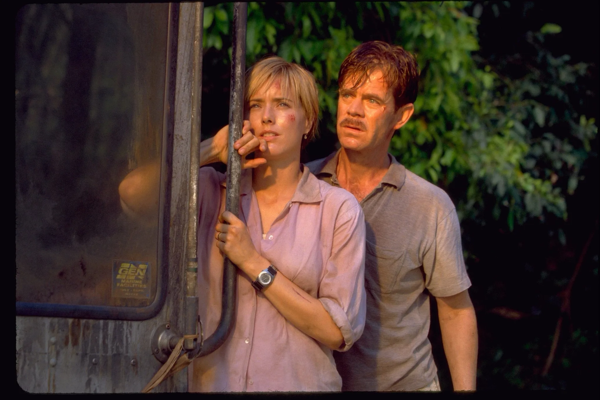 Téa Leoni and William H. Macy in Jurassic Park III (2001)