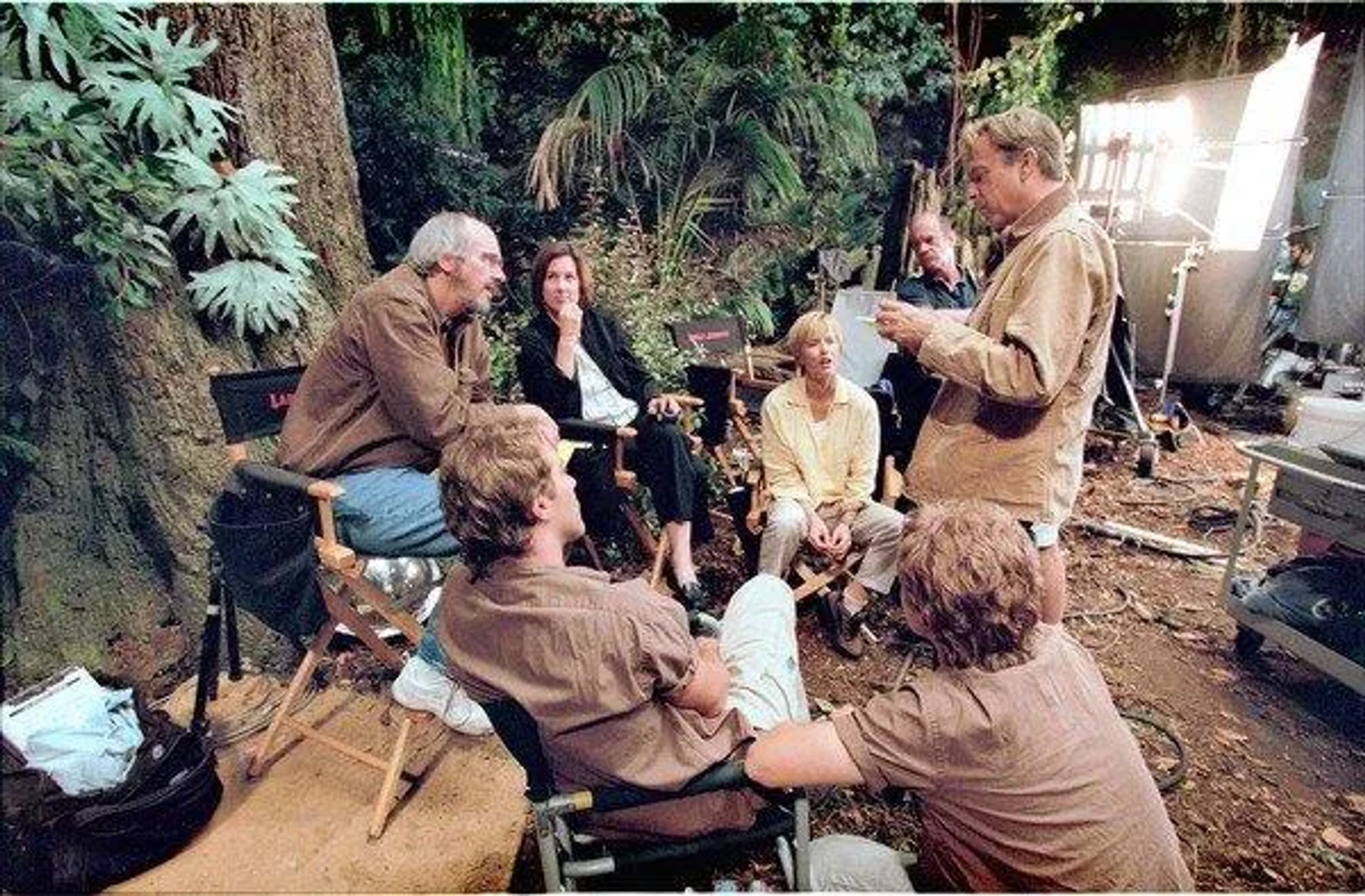 Téa Leoni, Sam Neill, Michael Jeter, Kathleen Kennedy, and Alessandro Nivola in Jurassic Park III (2001)