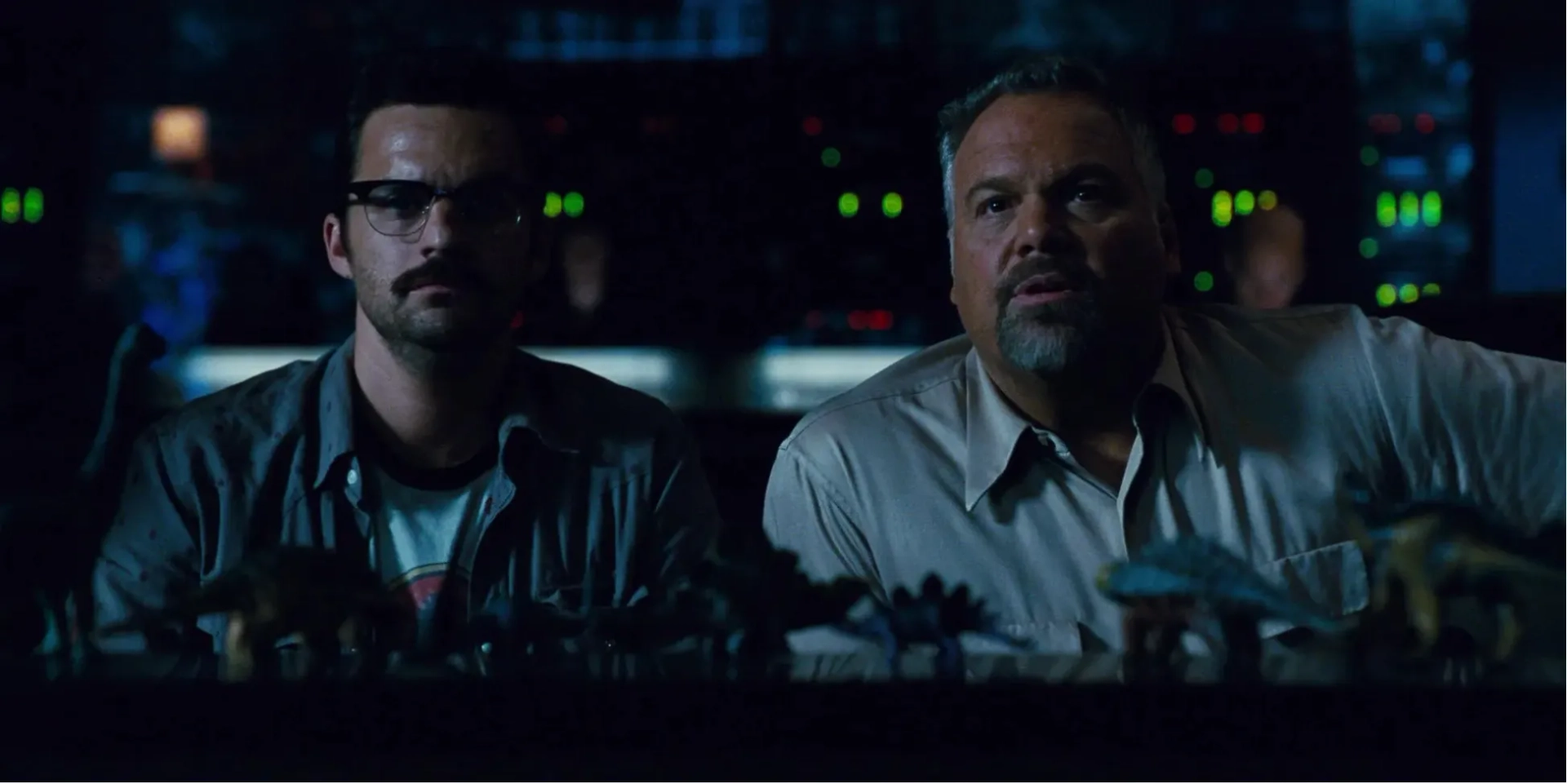 Vincent D'Onofrio and Jake Johnson in Jurassic World (2015)