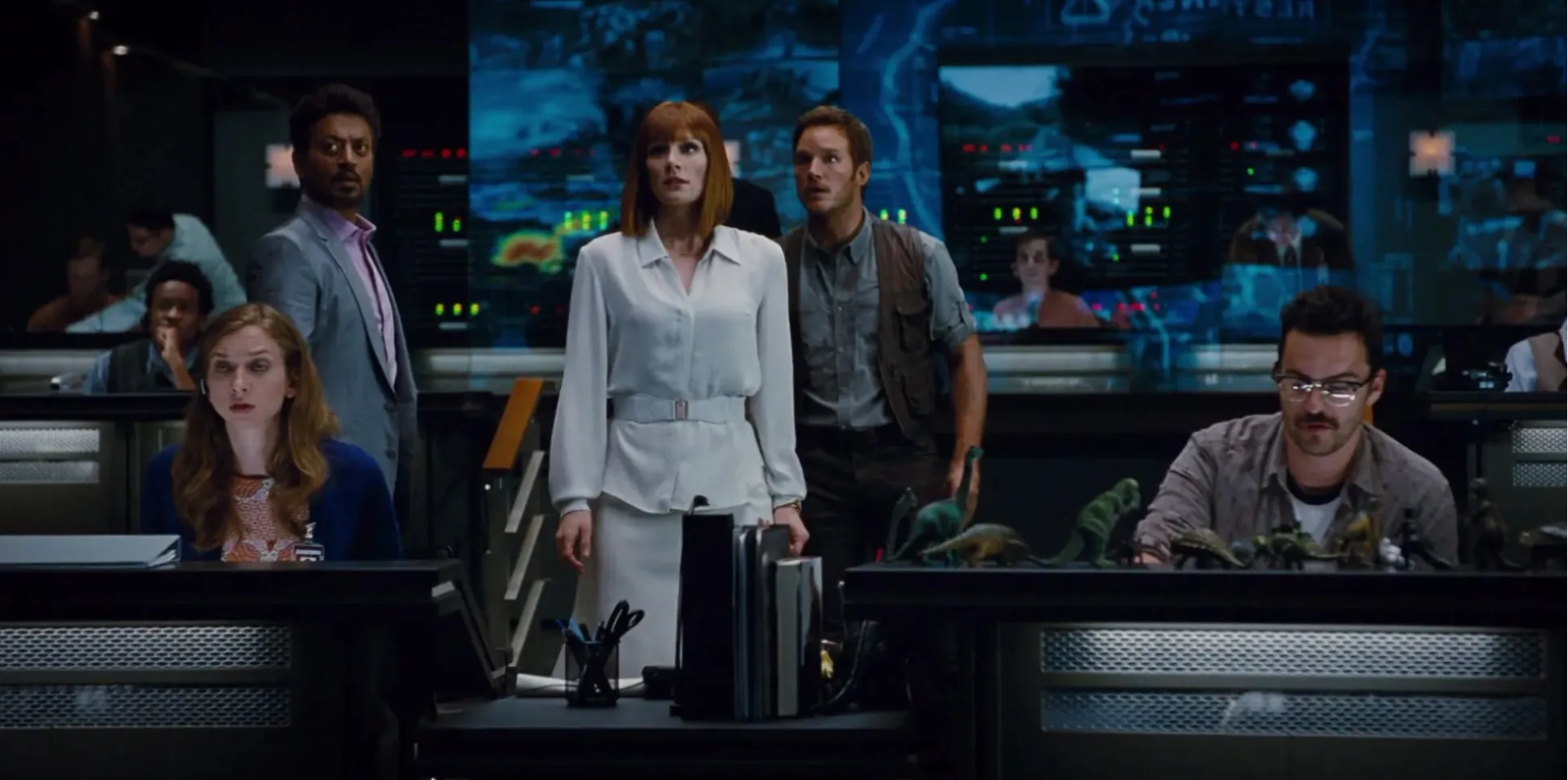 Bryce Dallas Howard, Irrfan Khan, Chris Pratt, Lauren Lapkus, and Jake Johnson in Jurassic World (2015)