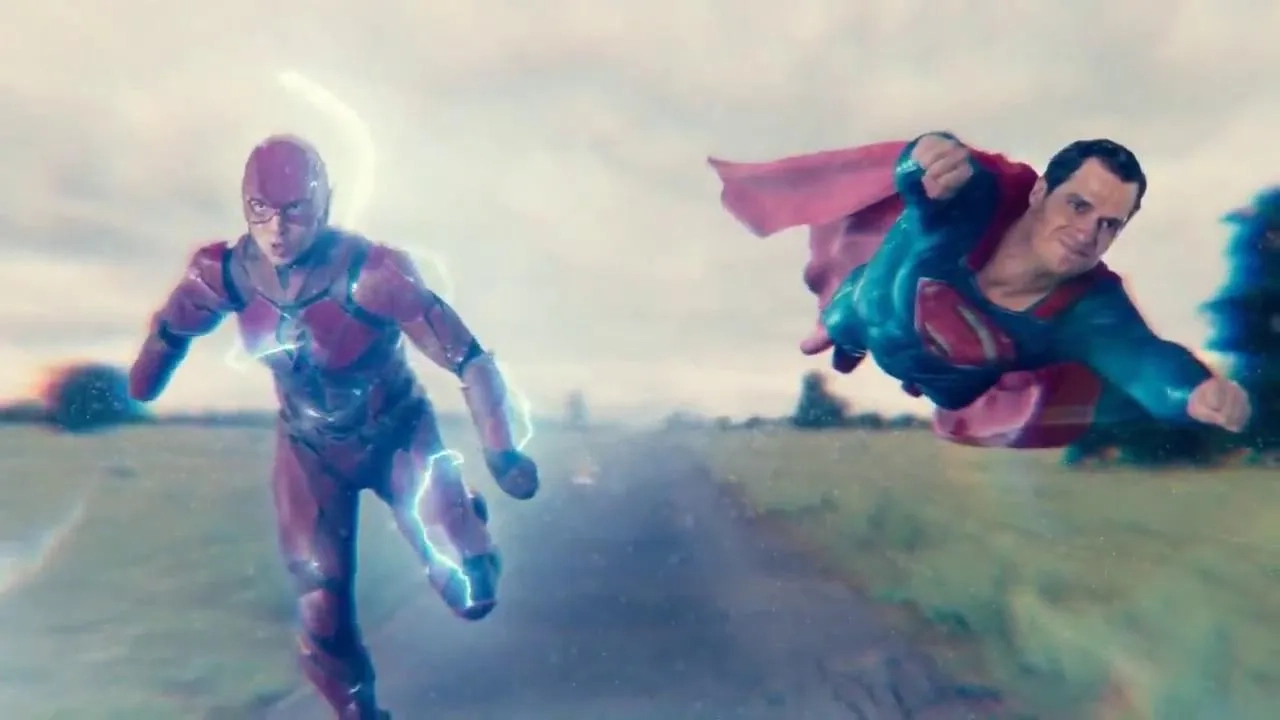 Henry Cavill and Ezra Miller in Justice League (2017)