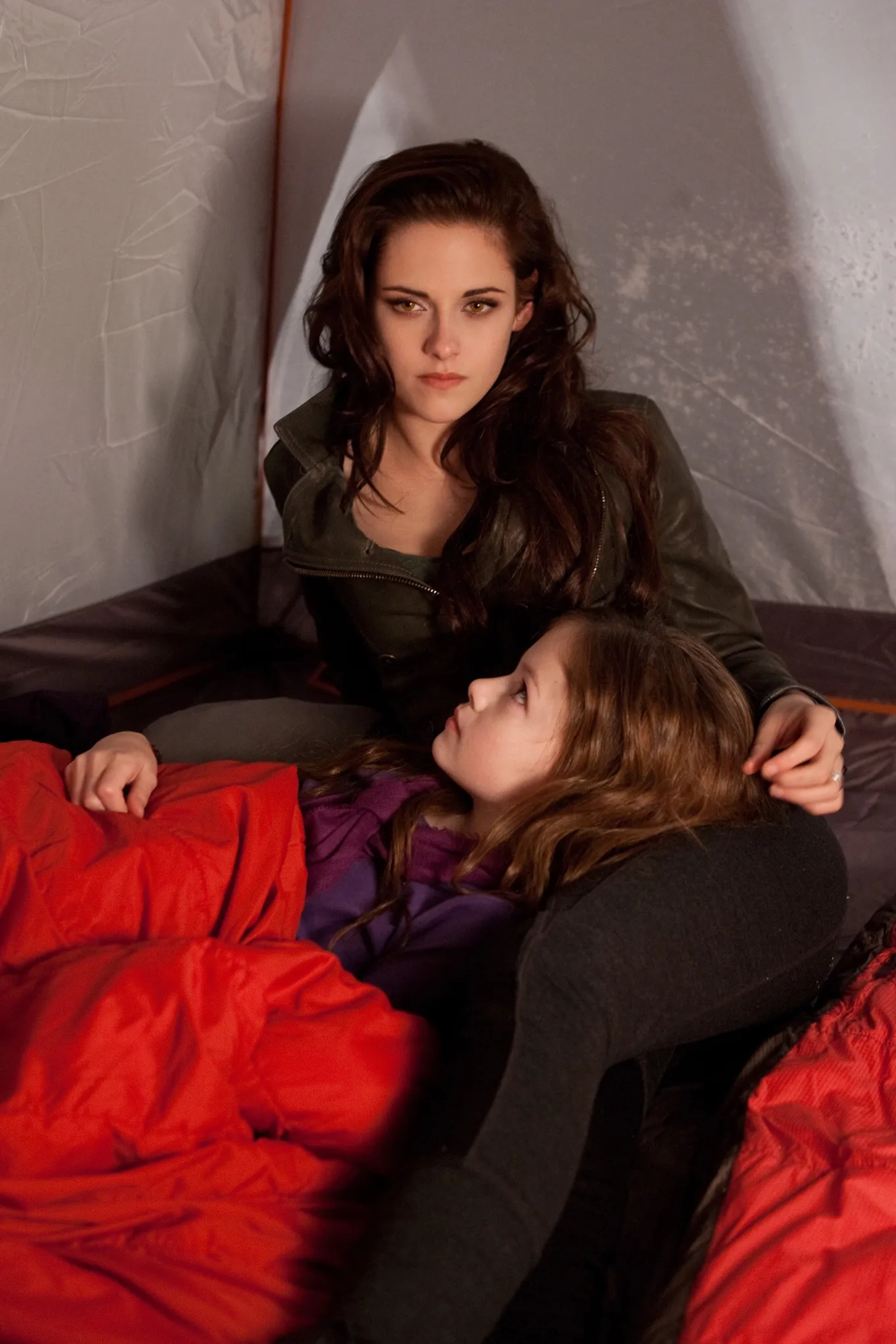 Kristen Stewart and Mackenzie Foy in The Twilight Saga: Breaking Dawn - Part 2 (2012)