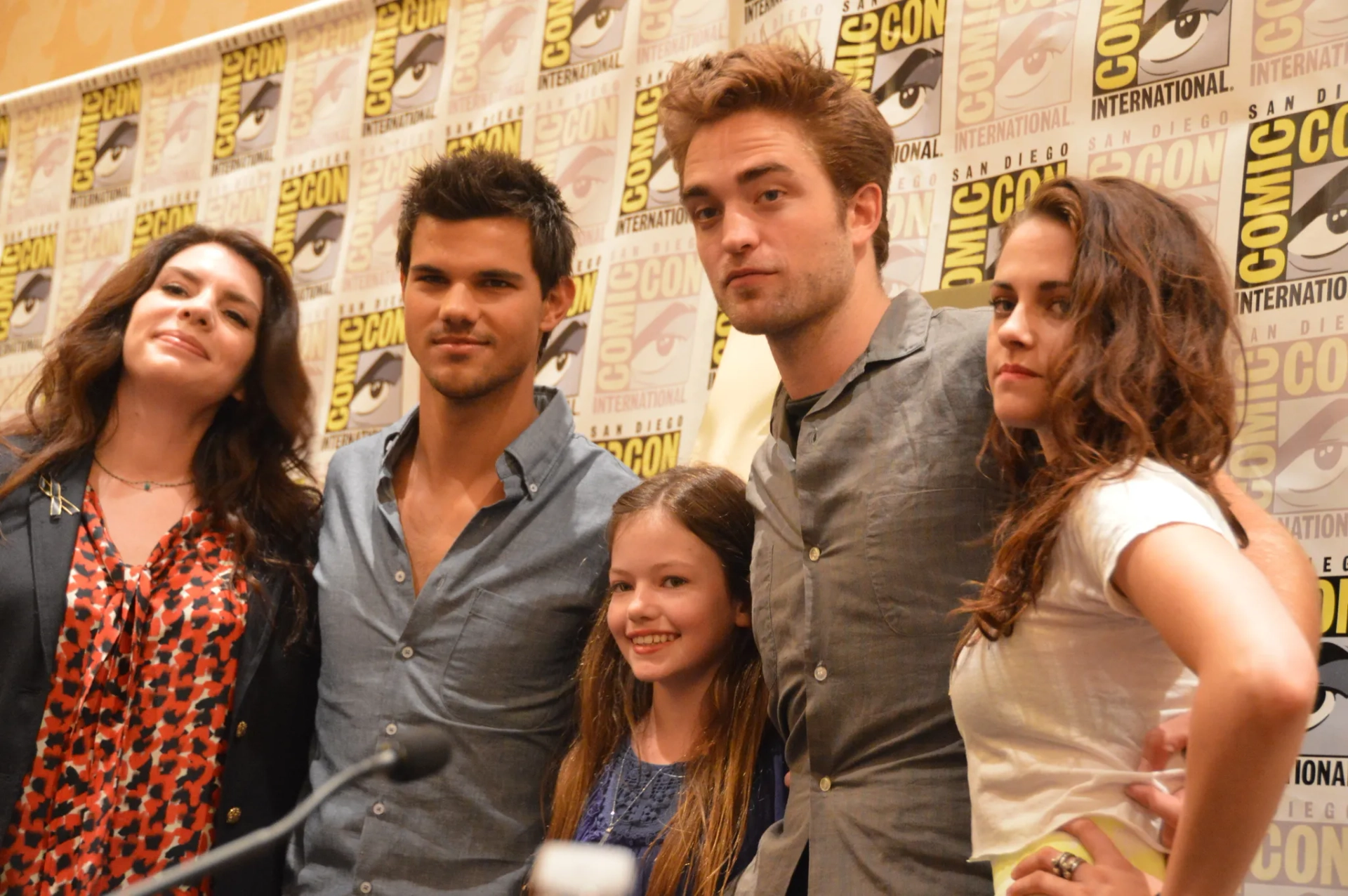 Kristen Stewart, Taylor Lautner, Robert Pattinson, Stephenie Meyer, and Mackenzie Foy at an event for The Twilight Saga: Breaking Dawn - Part 2 (2012)