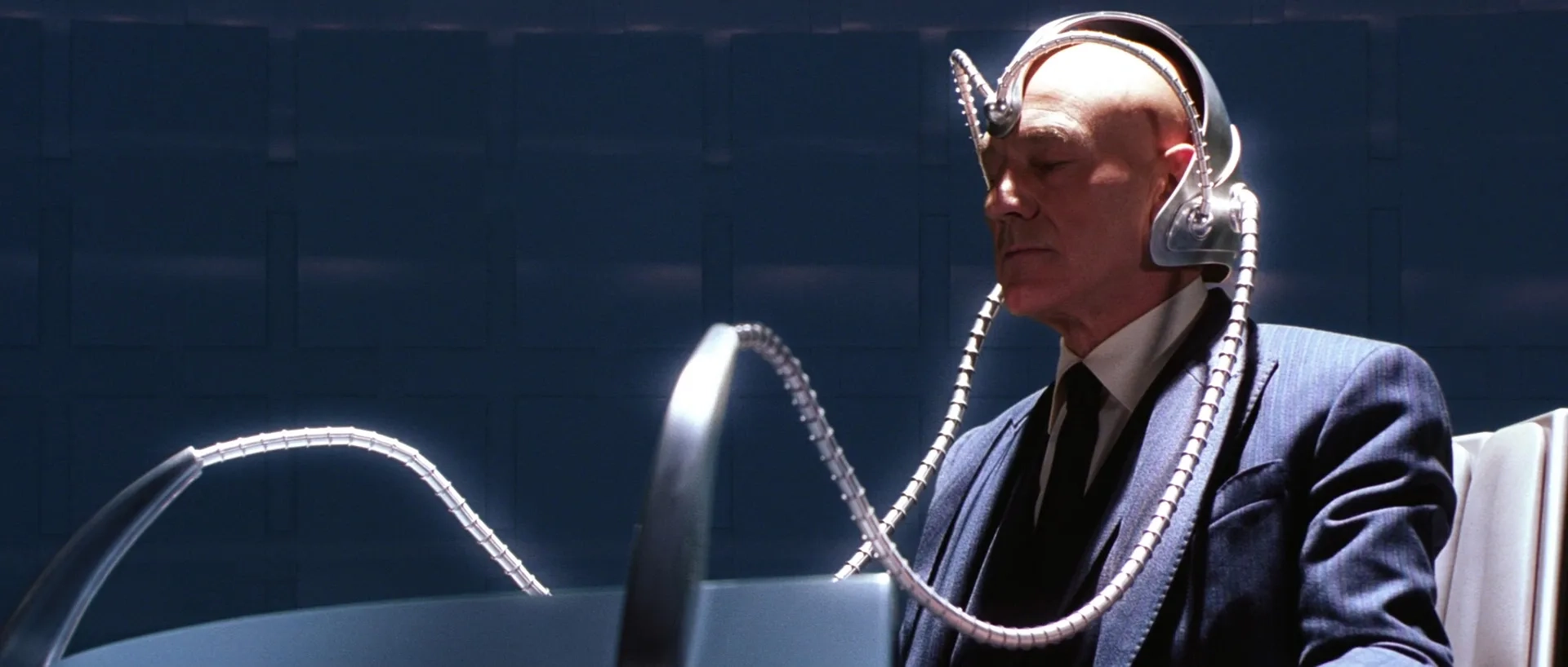Patrick Stewart in X-Men (2000)