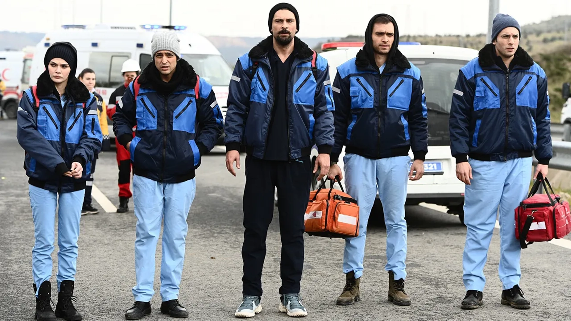 Taner Ölmez, Hakan Kurtas, Onur Tuna, Firat Altunmese, and Sinem Ünsal in A Miracle (2019)