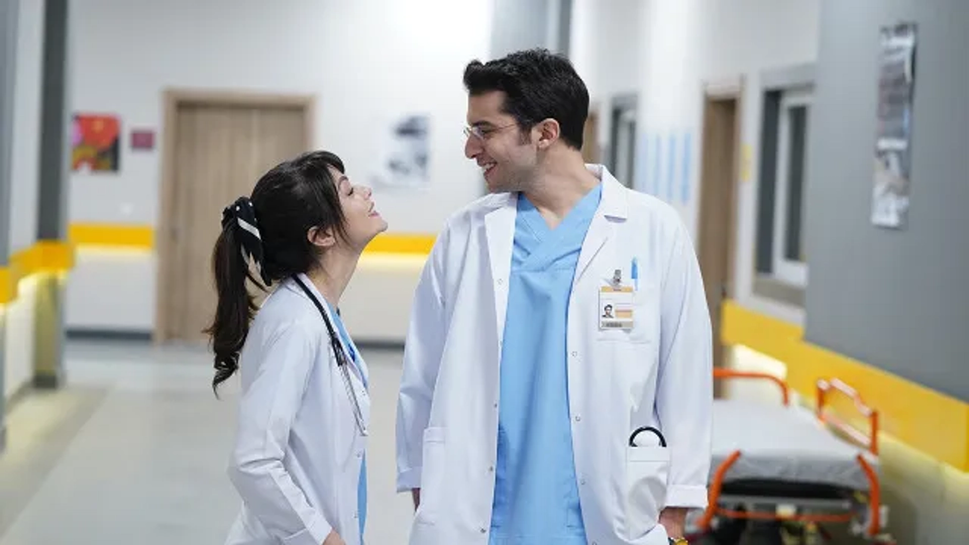 Firat Altunmese and Sinem Ünsal in A Miracle (2019)