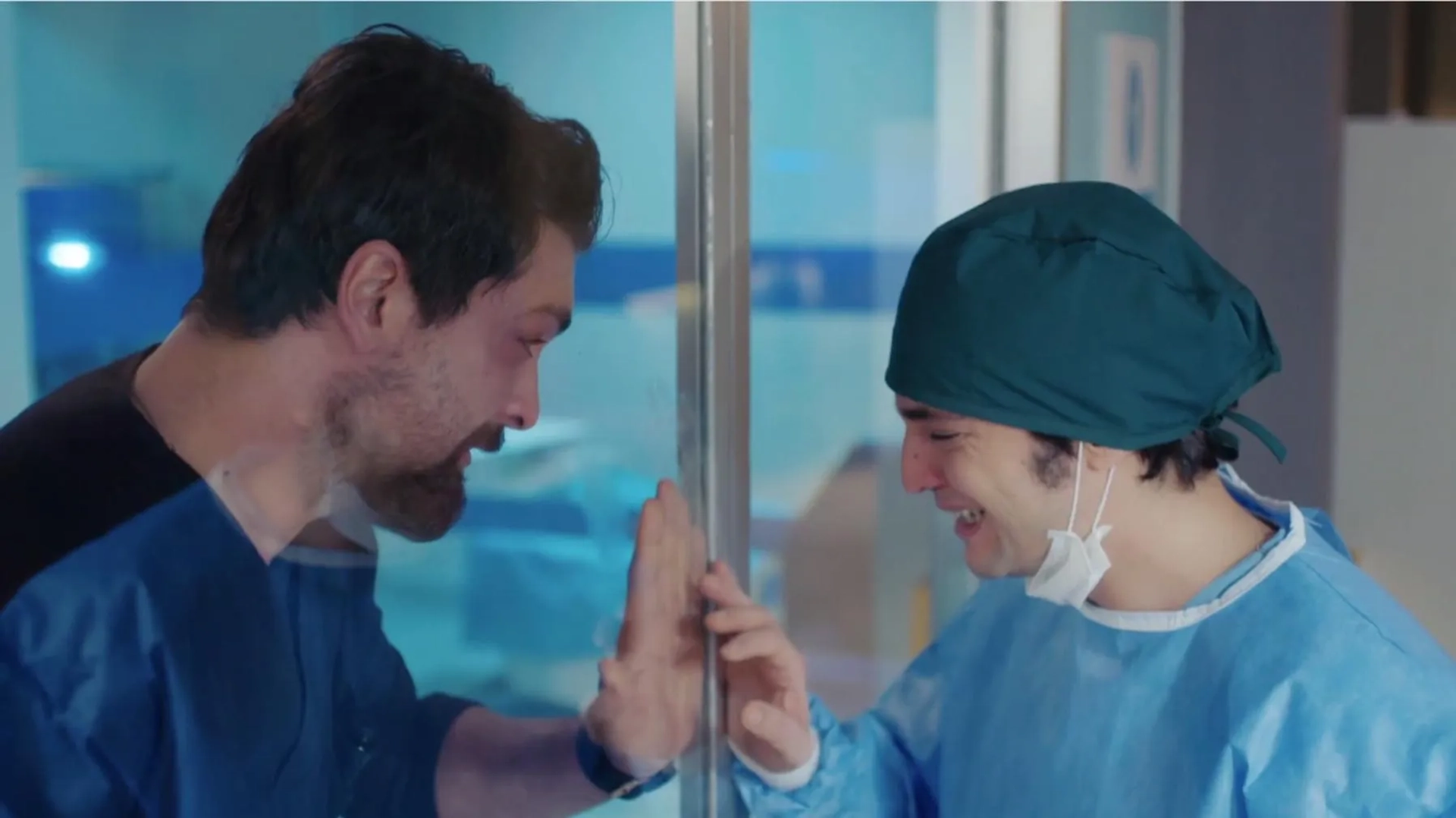 Taner Ölmez and Onur Tuna in A Miracle (2019)