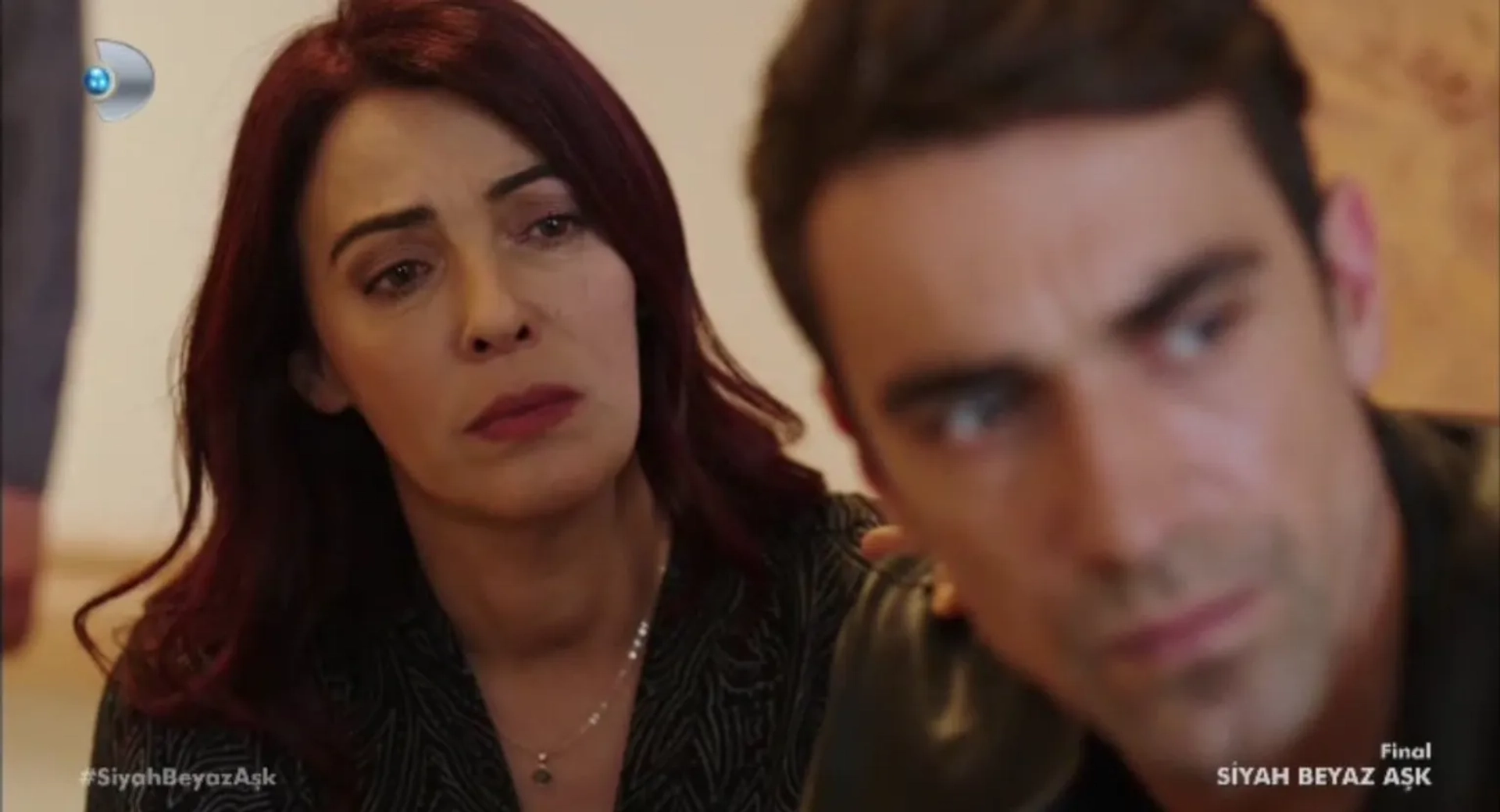 Arzu Gamze Kilinç and Ibrahim Celikkol in Price of Passion (2017)