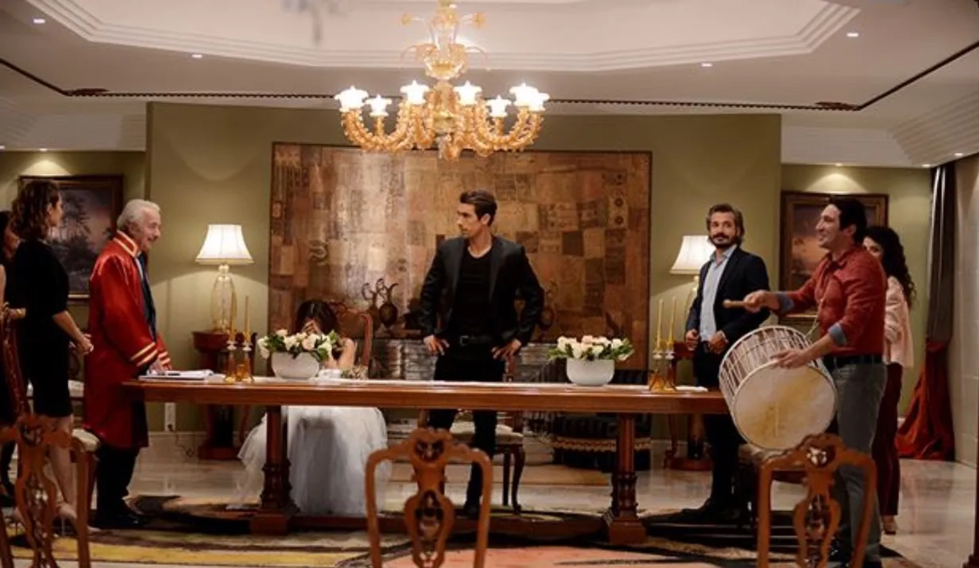 Timur Ölkebas, Ece Dizdar, Birce Akalay, Ibrahim Celikkol, Cahit Gök, and Sinem Ünsal in Price of Passion (2017)