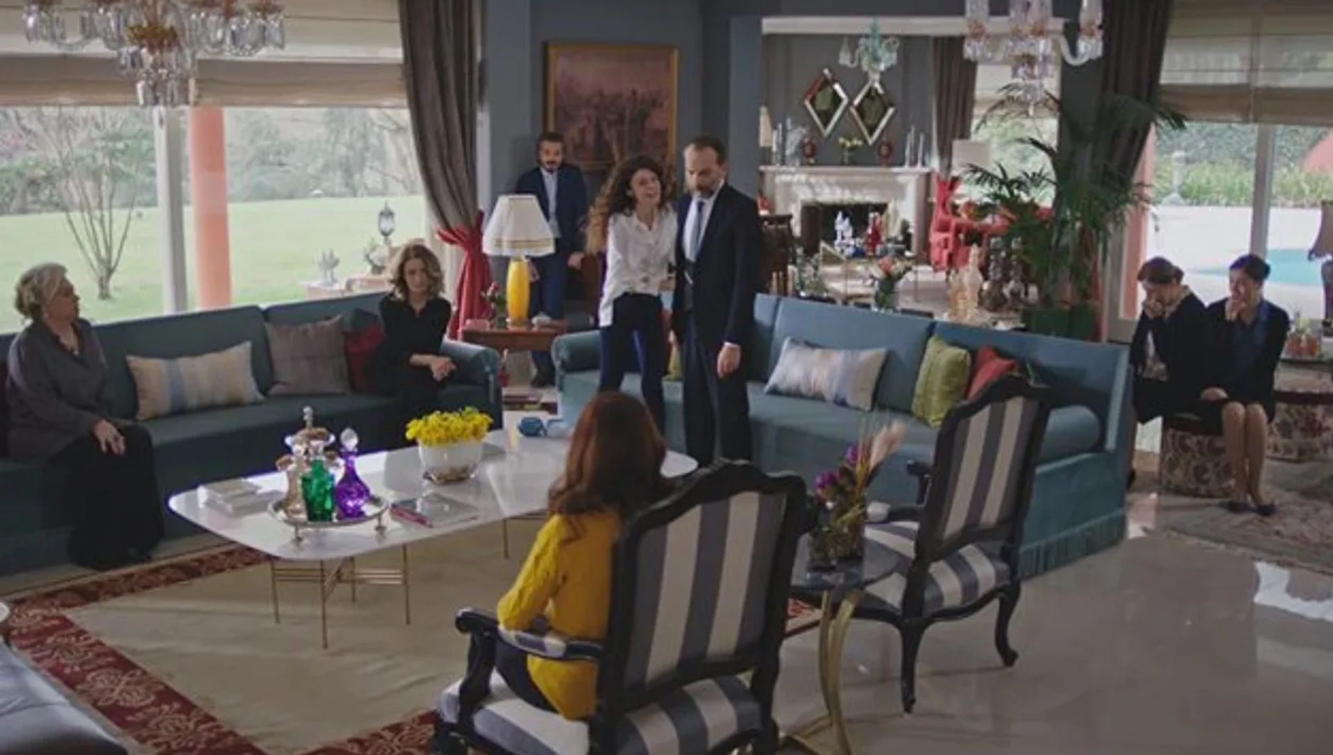 Kadriye Kenter, Muhammet Uzuner, Arzu Gamze Kilinç, and Sinem Ünsal in Price of Passion (2017)