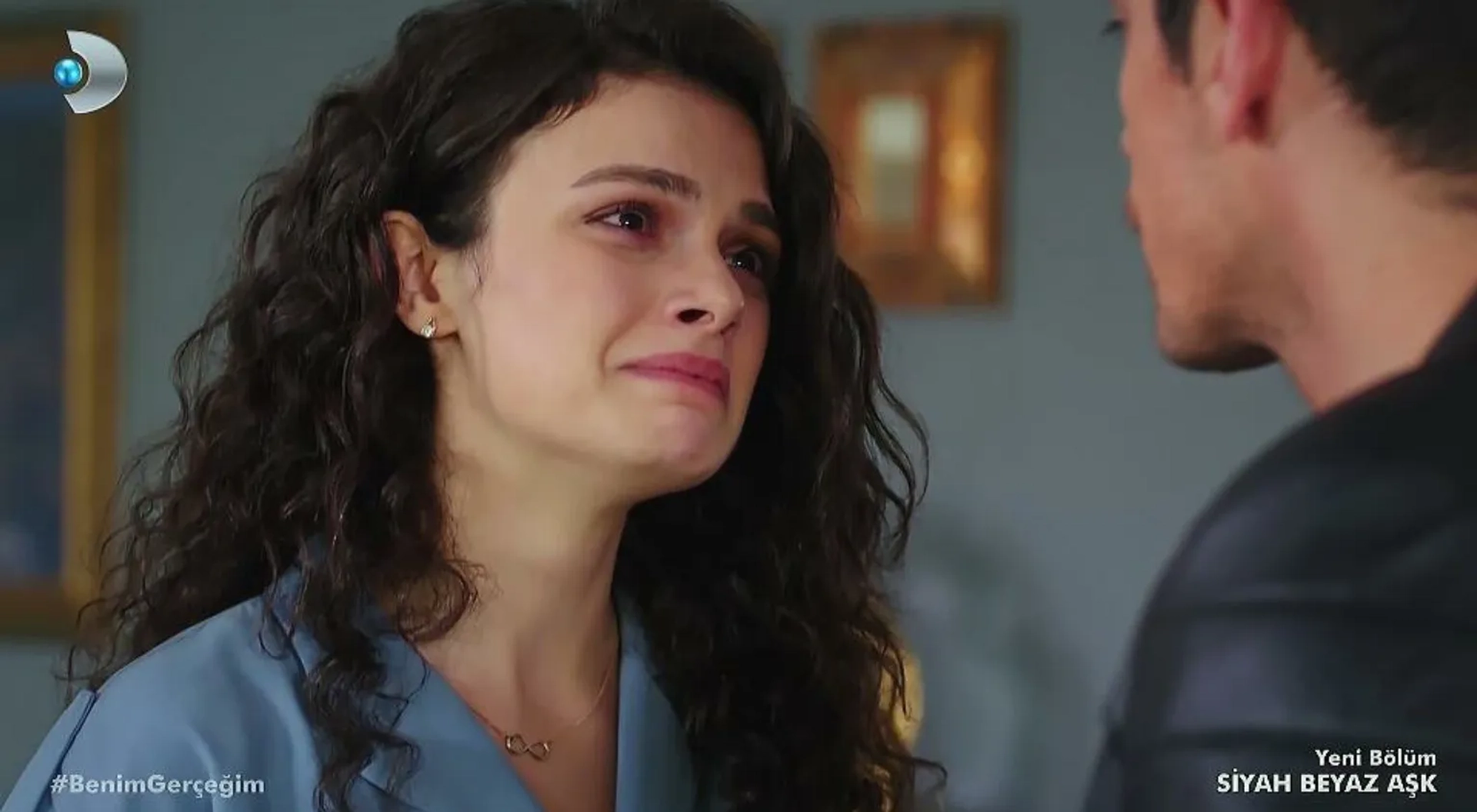 Ibrahim Celikkol and Sinem Ünsal in Price of Passion (2017)