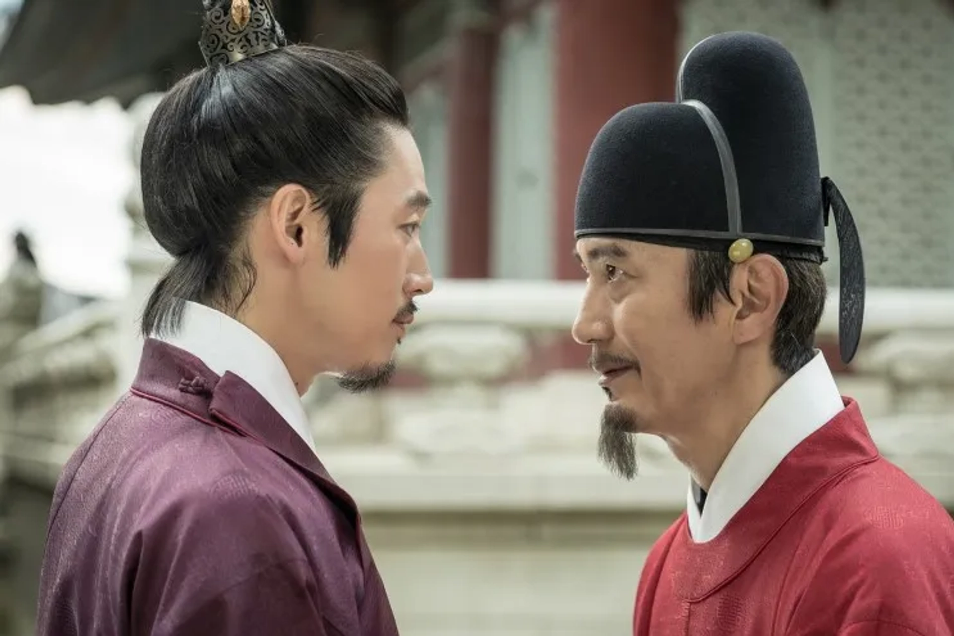 Ahn Nae-sang and Jang Hyuk in My Country: The New Age (2019)