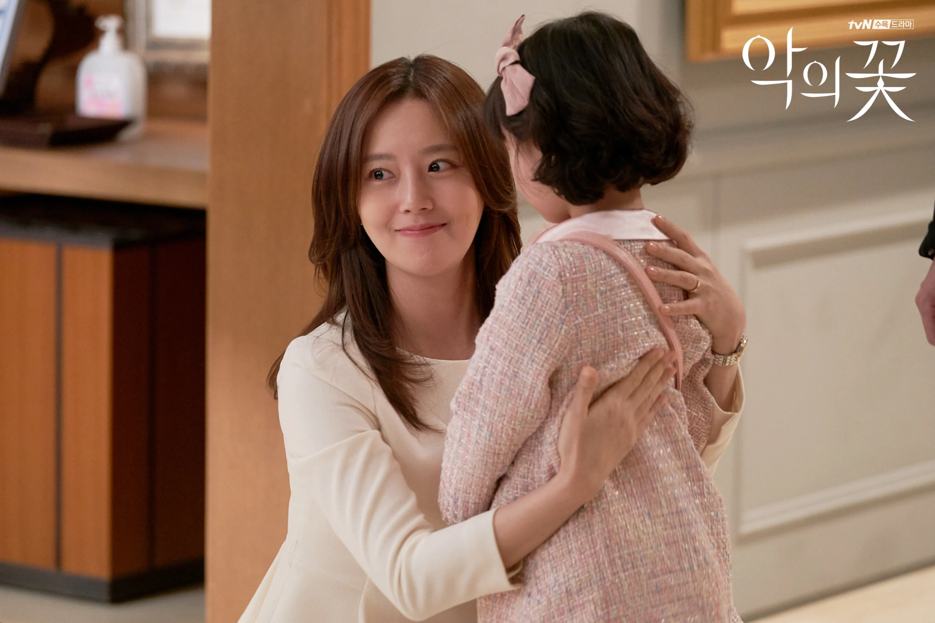 Jung Seo-Yeon and Moon Chae-Won in Flower of Evil (2020)