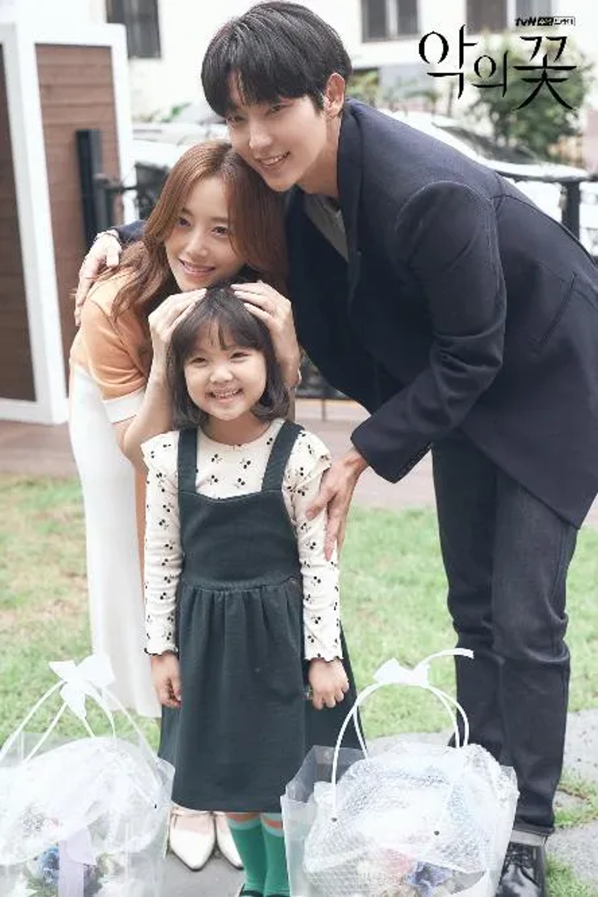 Jung Seo-Yeon, Lee Joon-Gi, and Moon Chae-Won in Flower of Evil (2020)