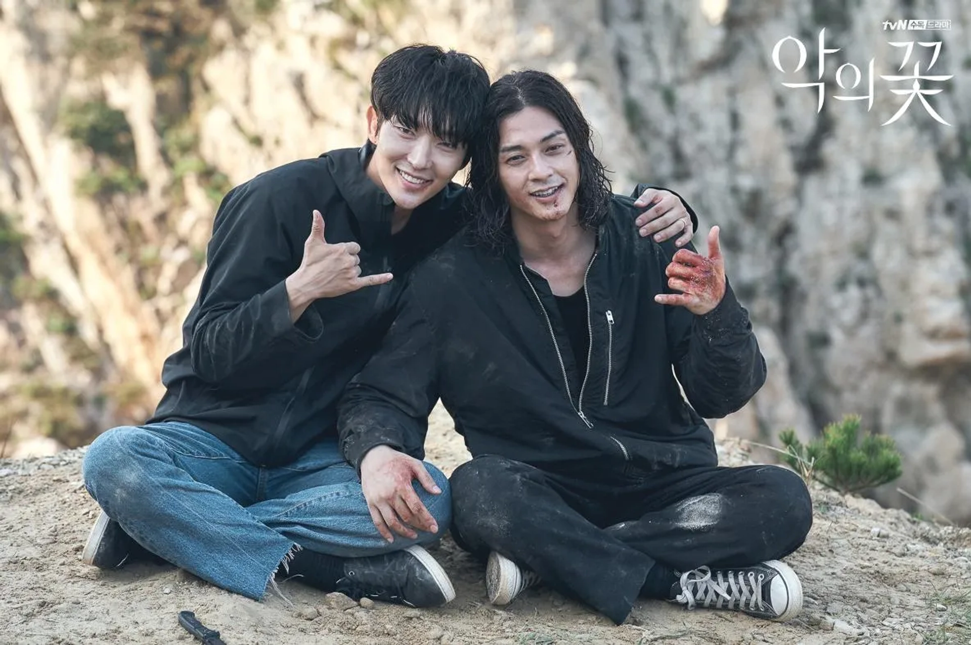 Lee Joon-Gi and Kim Ji-hoon in Flower of Evil (2020)