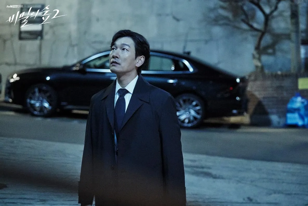 Cho Seung-woo in Stranger: Episode #2.6 (2020)